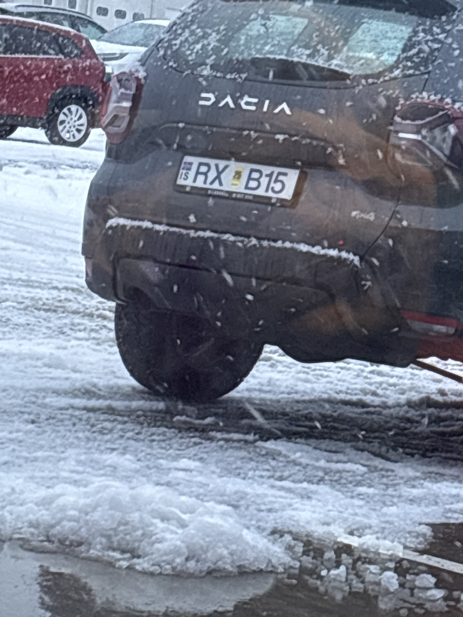 Numer rejestracyjny ISRXB15 posiada Dacia Duster