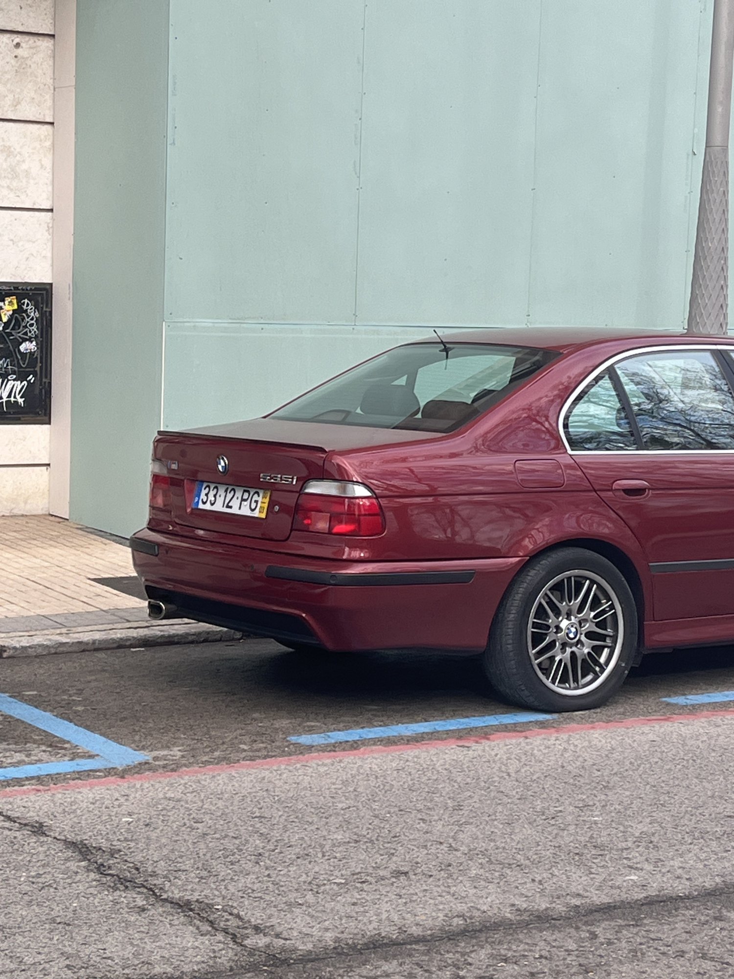 Numer rejestracyjny 3312PG posiada BMW  525i
