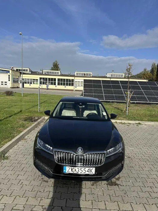 Numer rejestracyjny ZK 3554K posiada SKODA SUPERB - ZK3554K