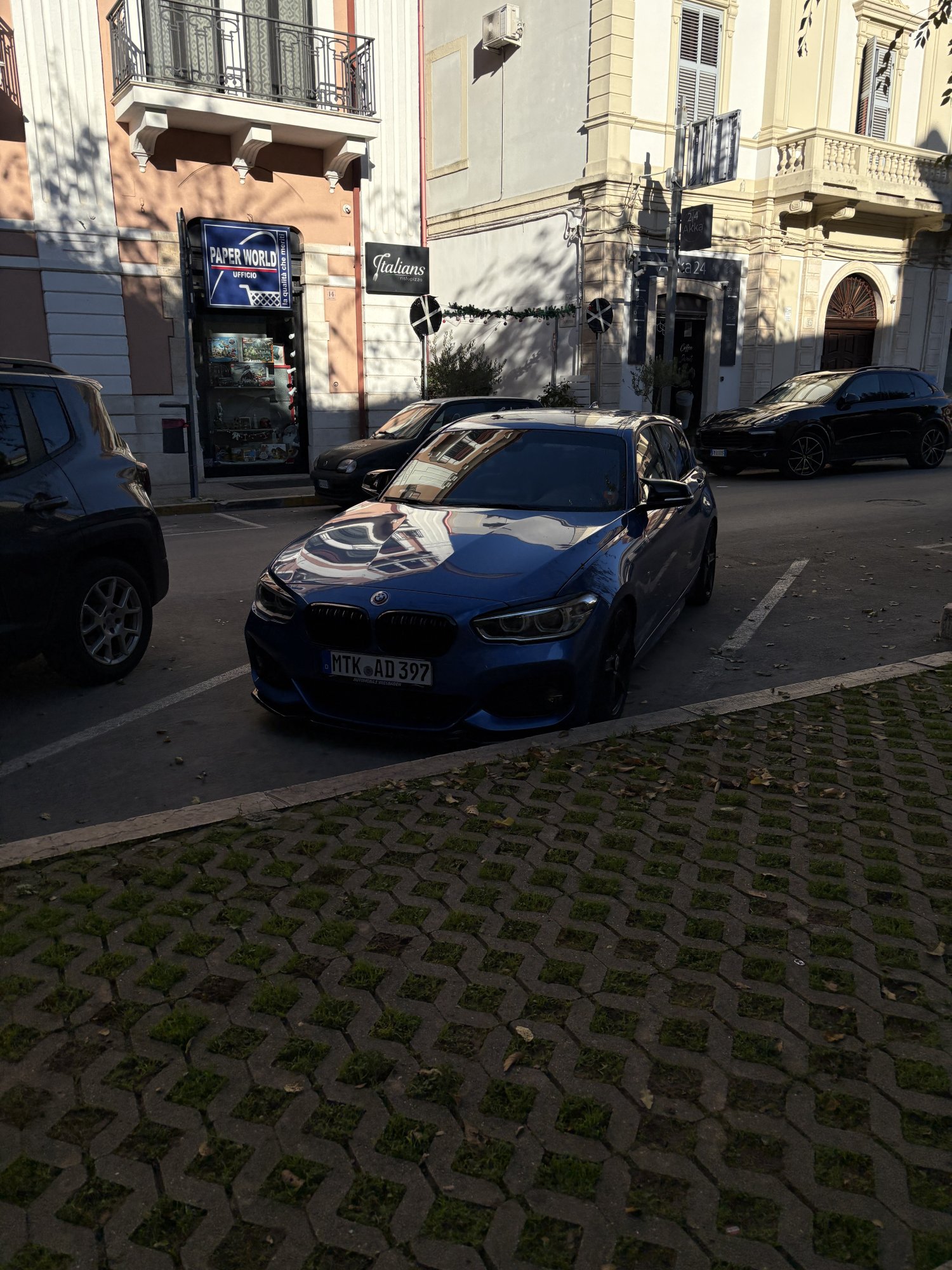 Numer rejestracyjny MTKAD397 posiada BMW 