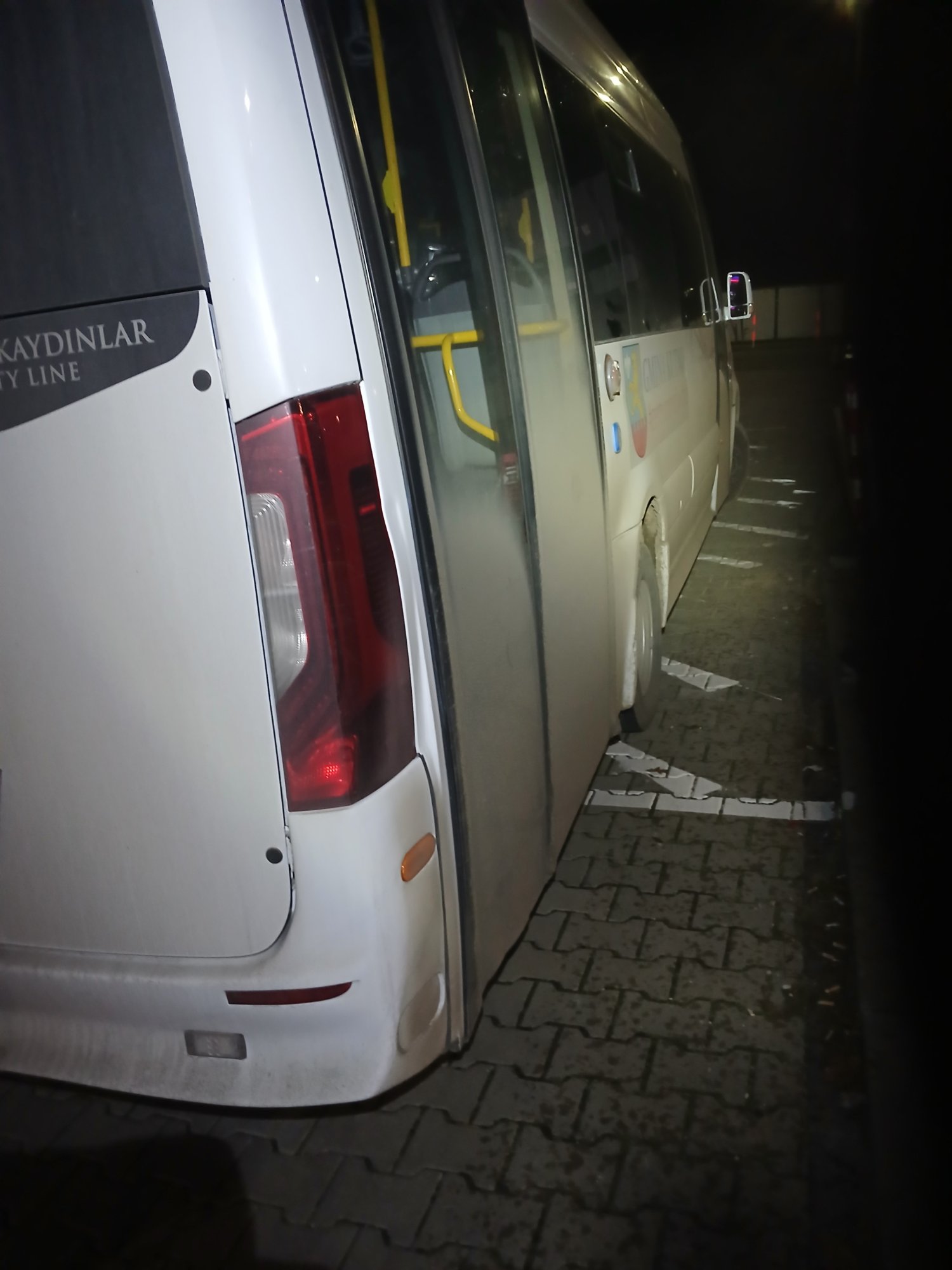 Numer rejestracyjny  posiada Mercedes-Benz 