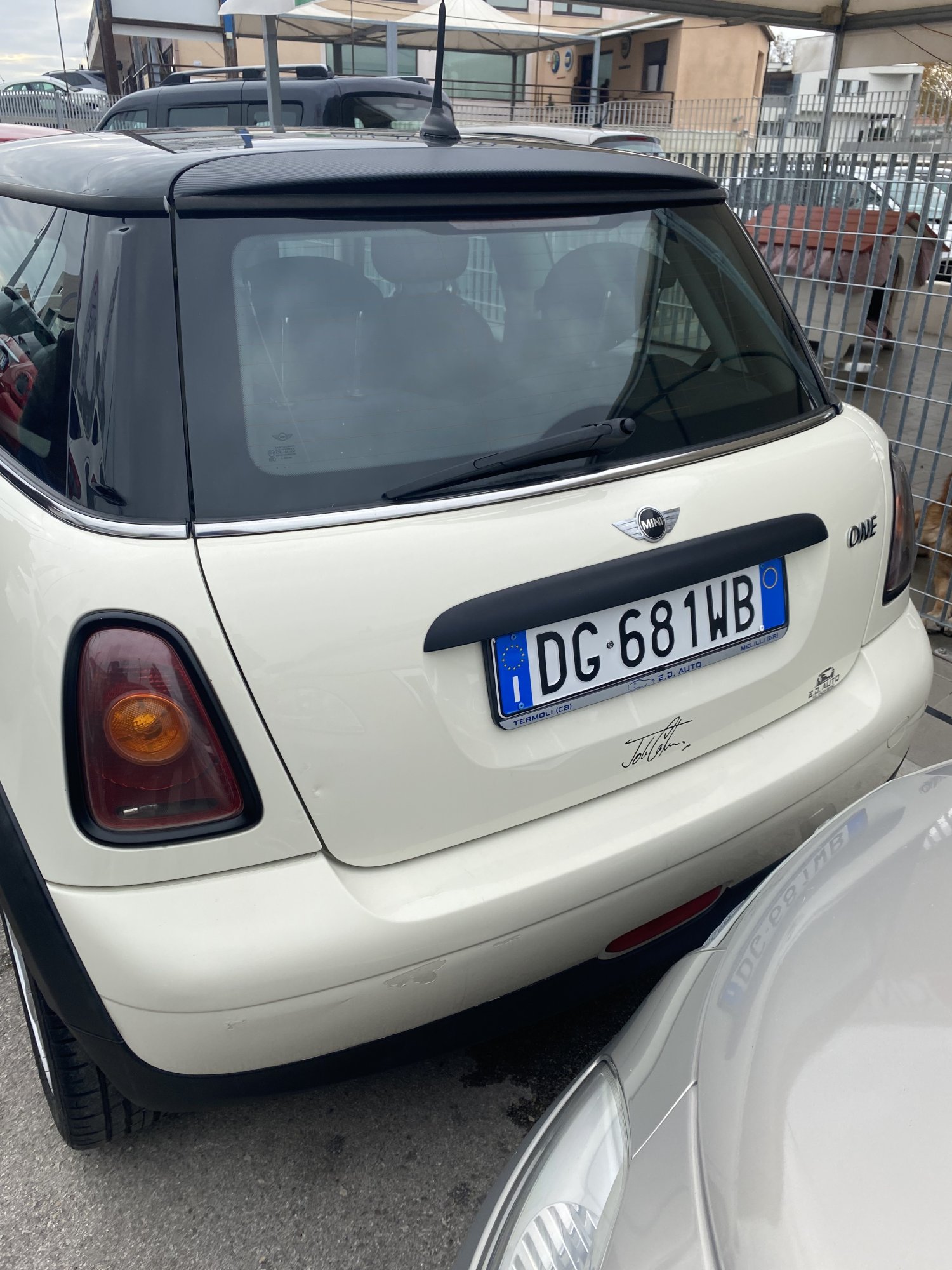 Numer rejestracyjny DG681WB posiada MINI Mini 3a serie