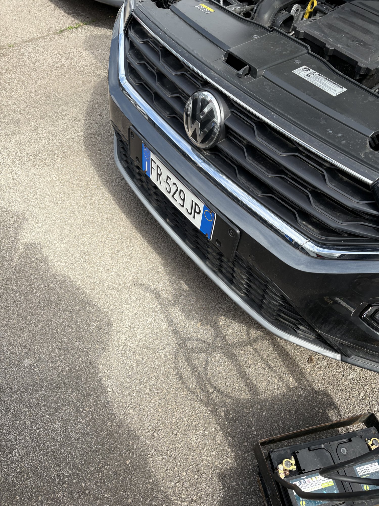 Numer rejestracyjny FR529JP posiada VOLKSWAGEN T-Roc 1a serie