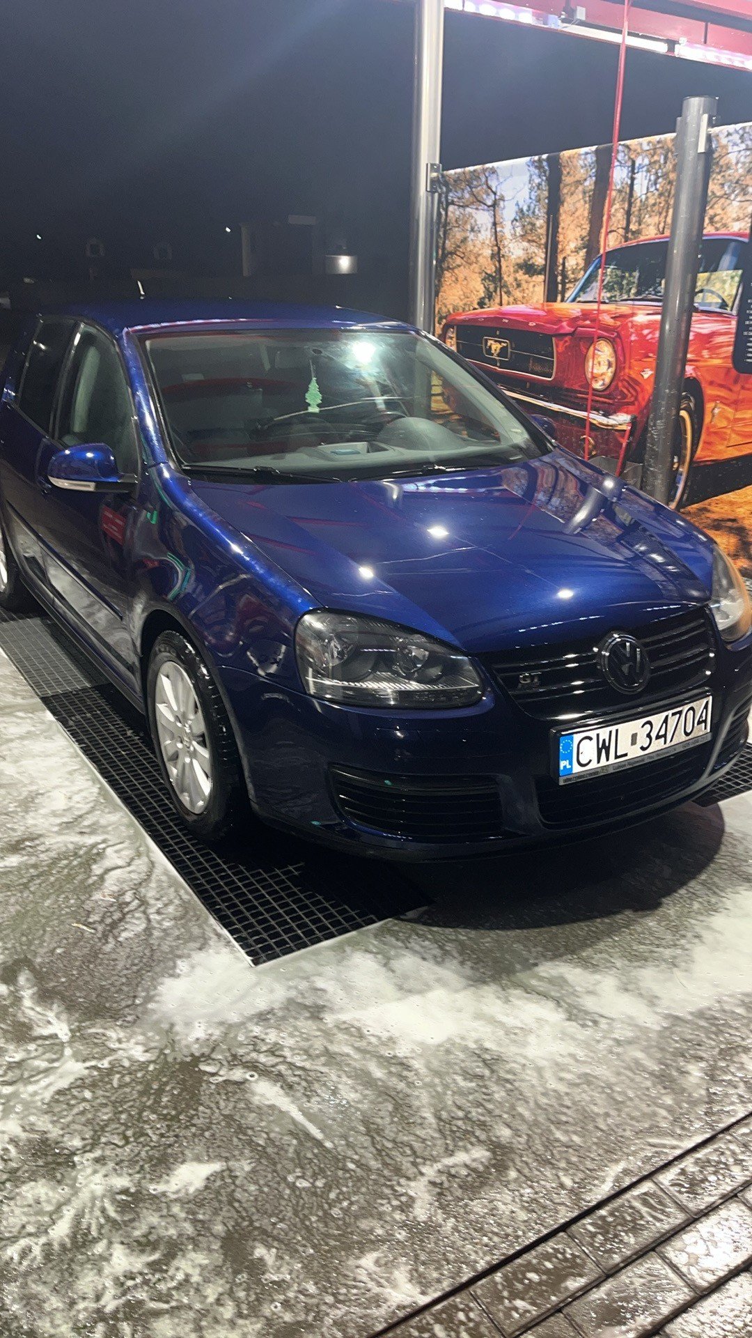 Numer rejestracyjny CWL 34704 posiada VOLKSWAGEN GOLF - CWL34704