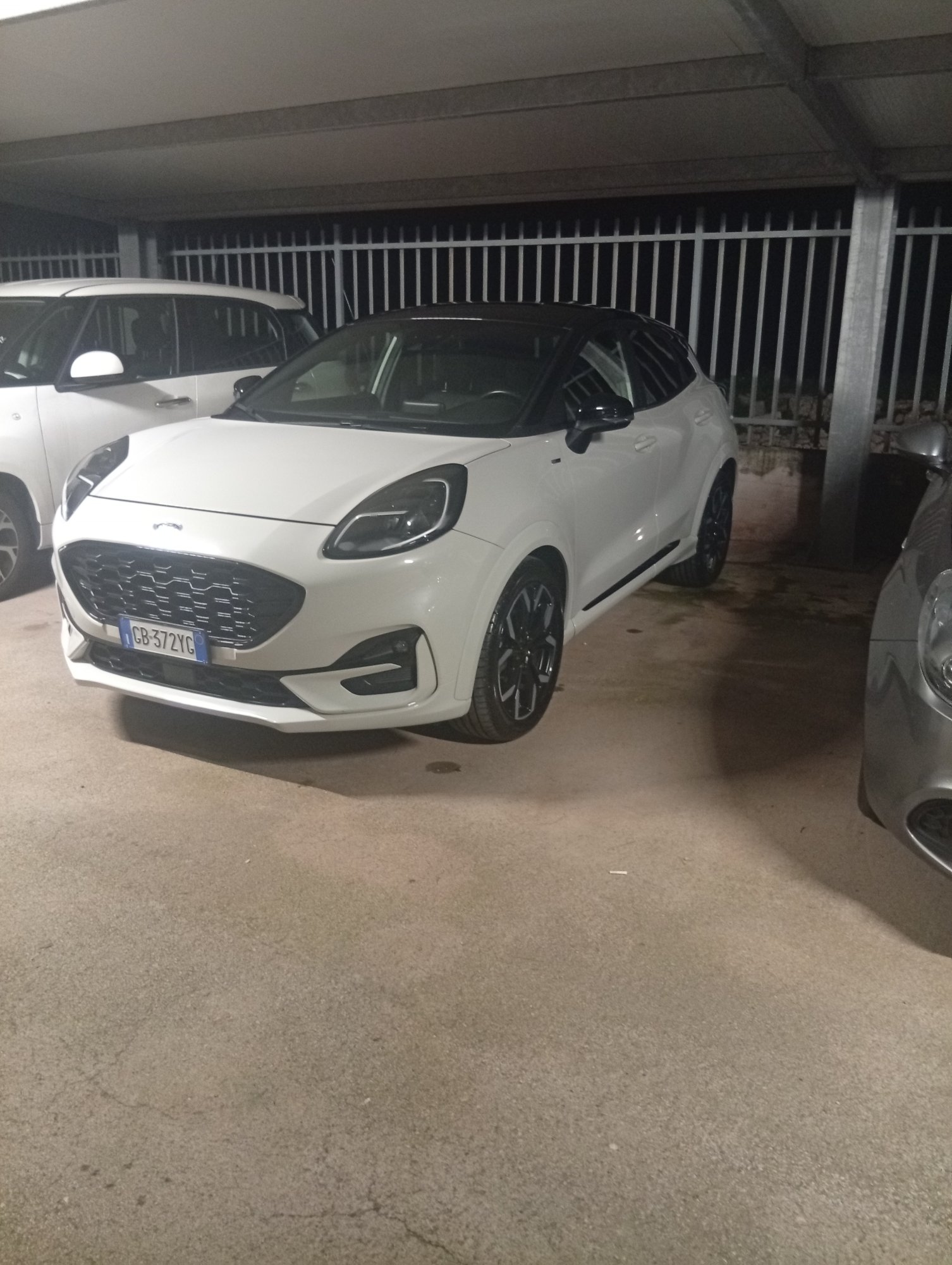 Numer rejestracyjny CB372YC posiada TOYOTA RAV4 2a serie