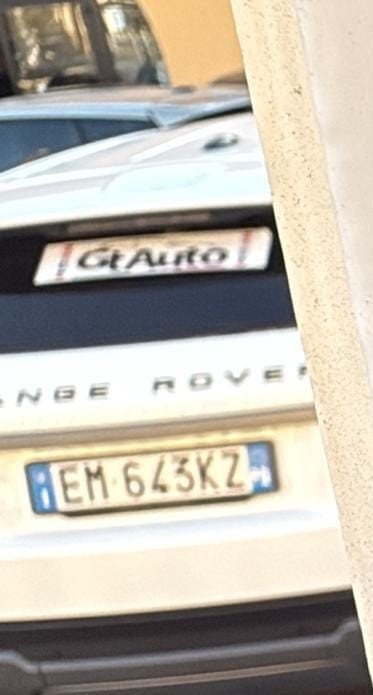 Numer rejestracyjny EM643KZ posiada LAND ROVER RR Evoque 1a serie