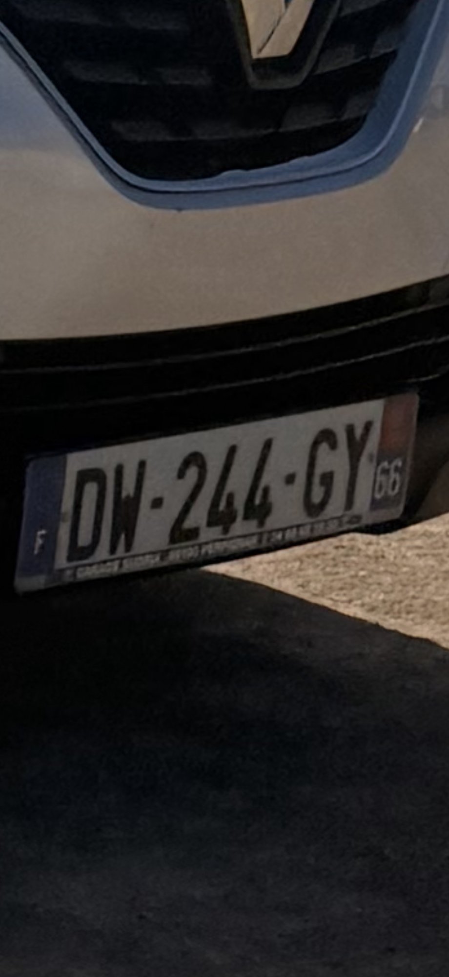 Numer rejestracyjny DW244GY posiada RENAULT KADJAR