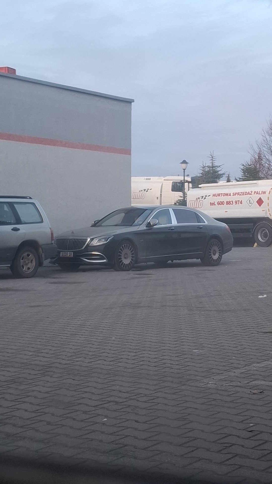 Numer rejestracyjny 1159PX posiada Mercedes-Benz Maybach