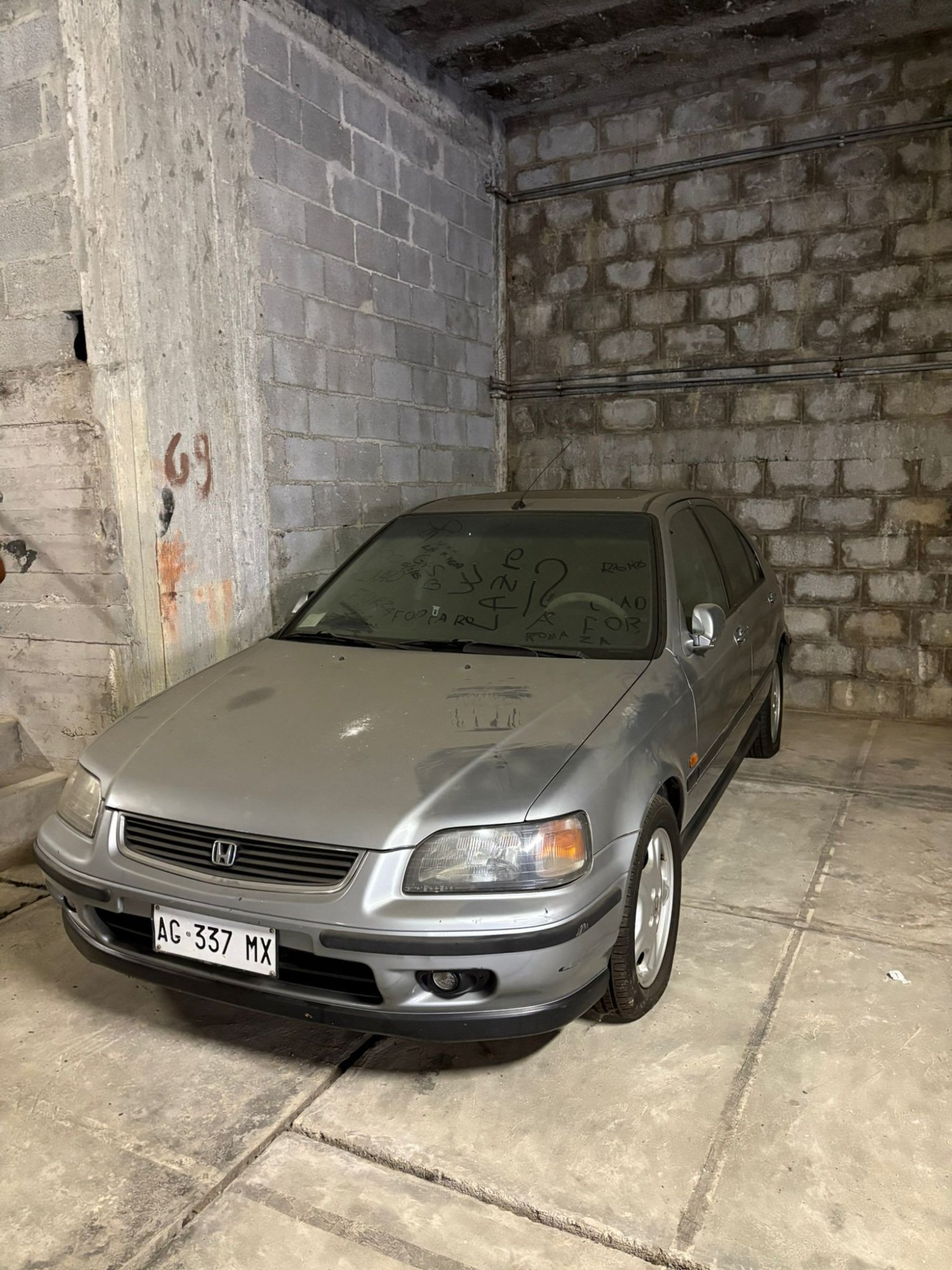 Numer rejestracyjny AG337MX posiada Honda 