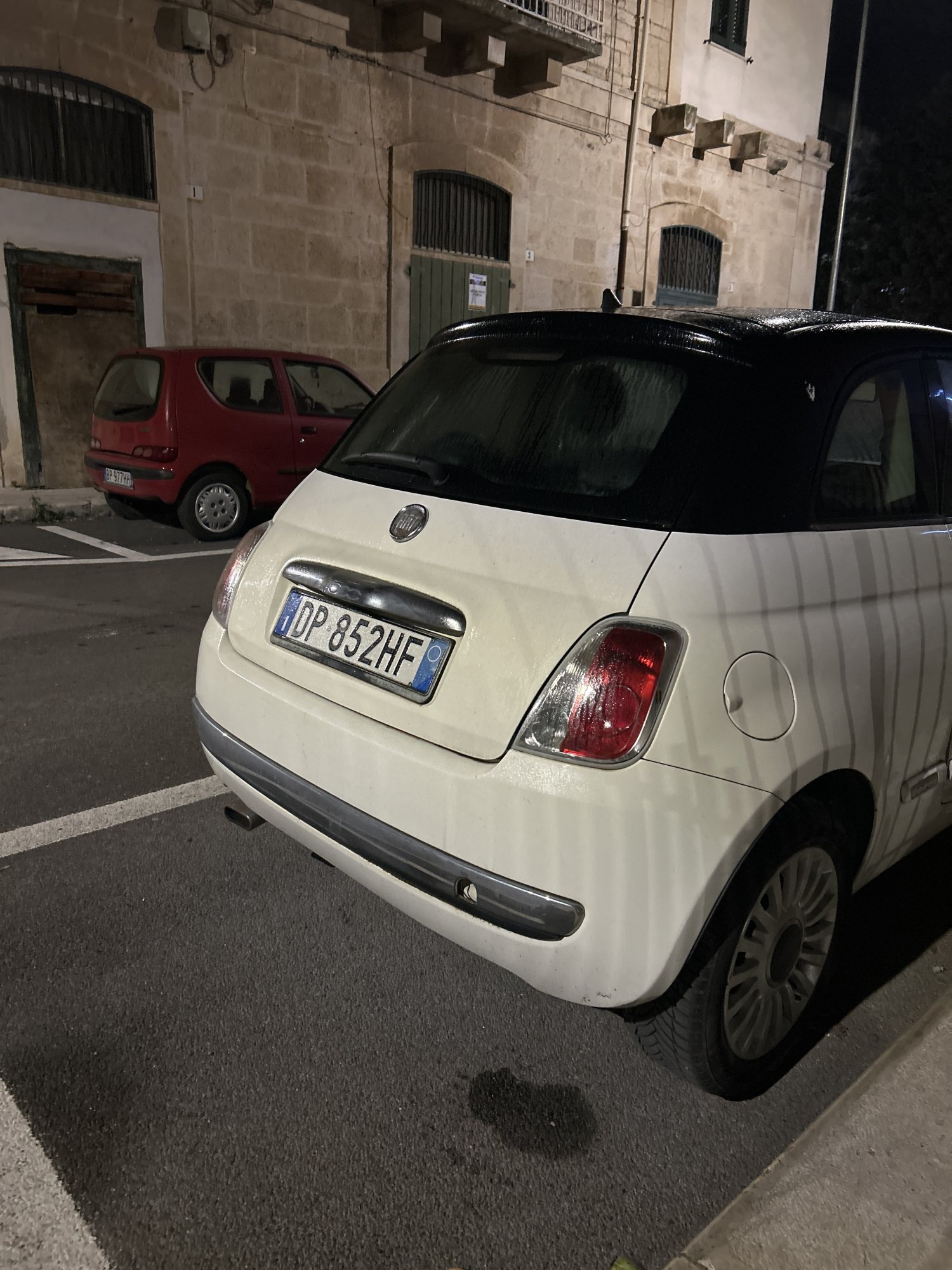 Numer rejestracyjny DP852HF posiada FIAT 500