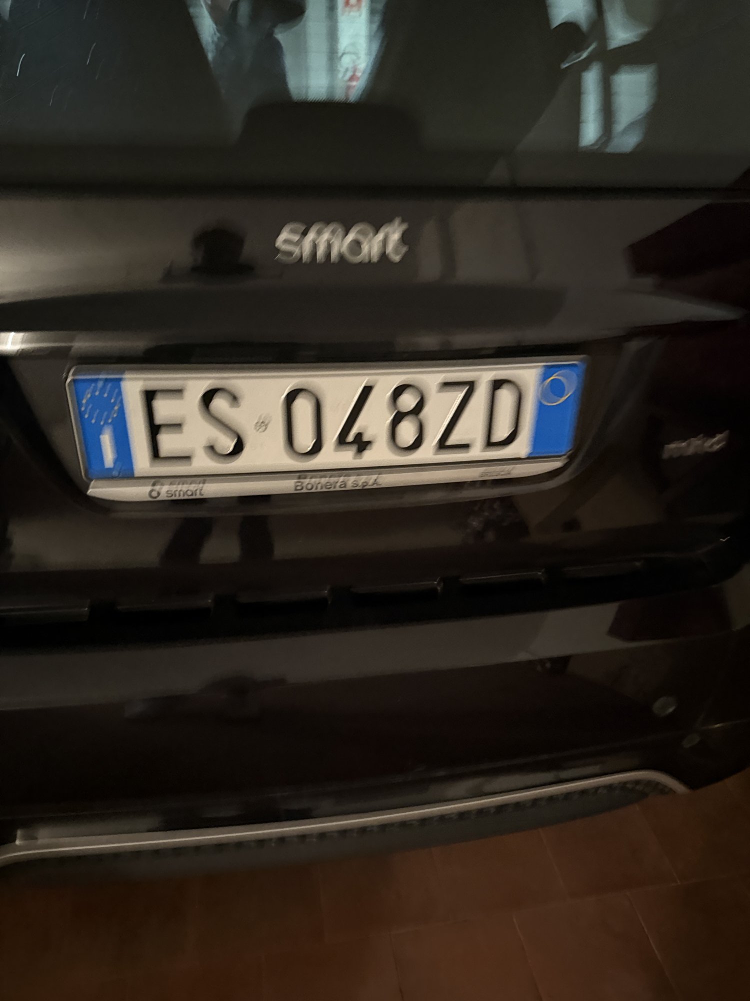 Numer rejestracyjny ES048ZD posiada SMART fortwo 2a serie