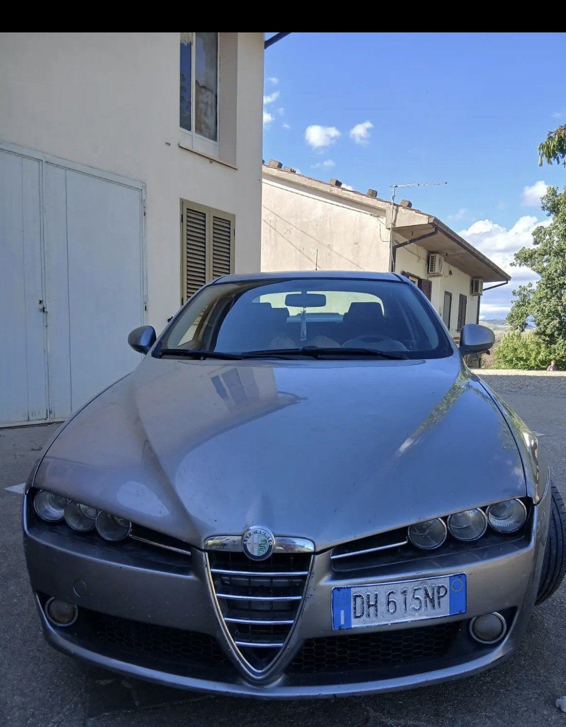 Numer rejestracyjny DH615NP posiada ALFA ROMEO 159