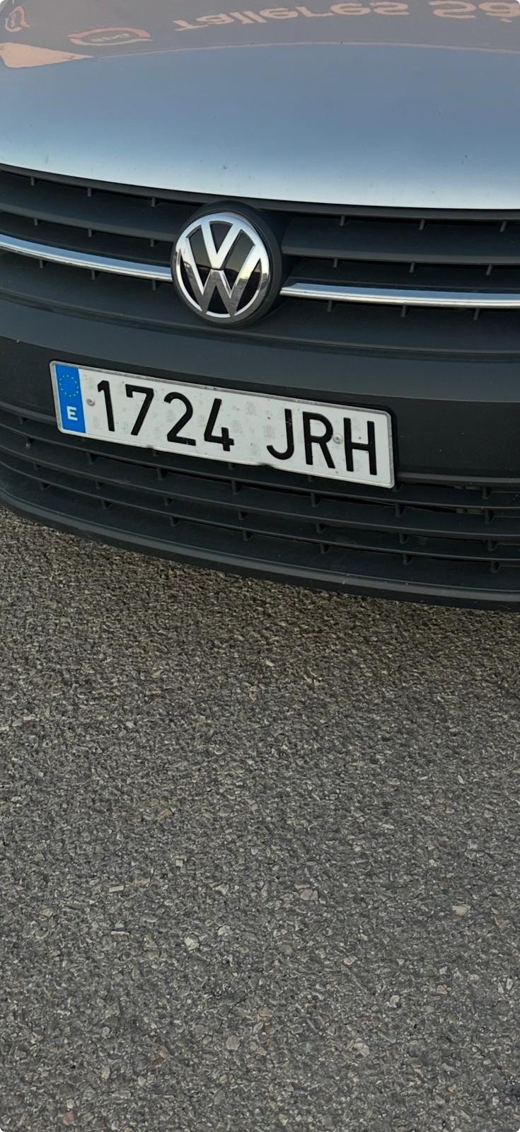 Numer rejestracyjny 1724JRH posiada VOLKSWAGEN CADDY