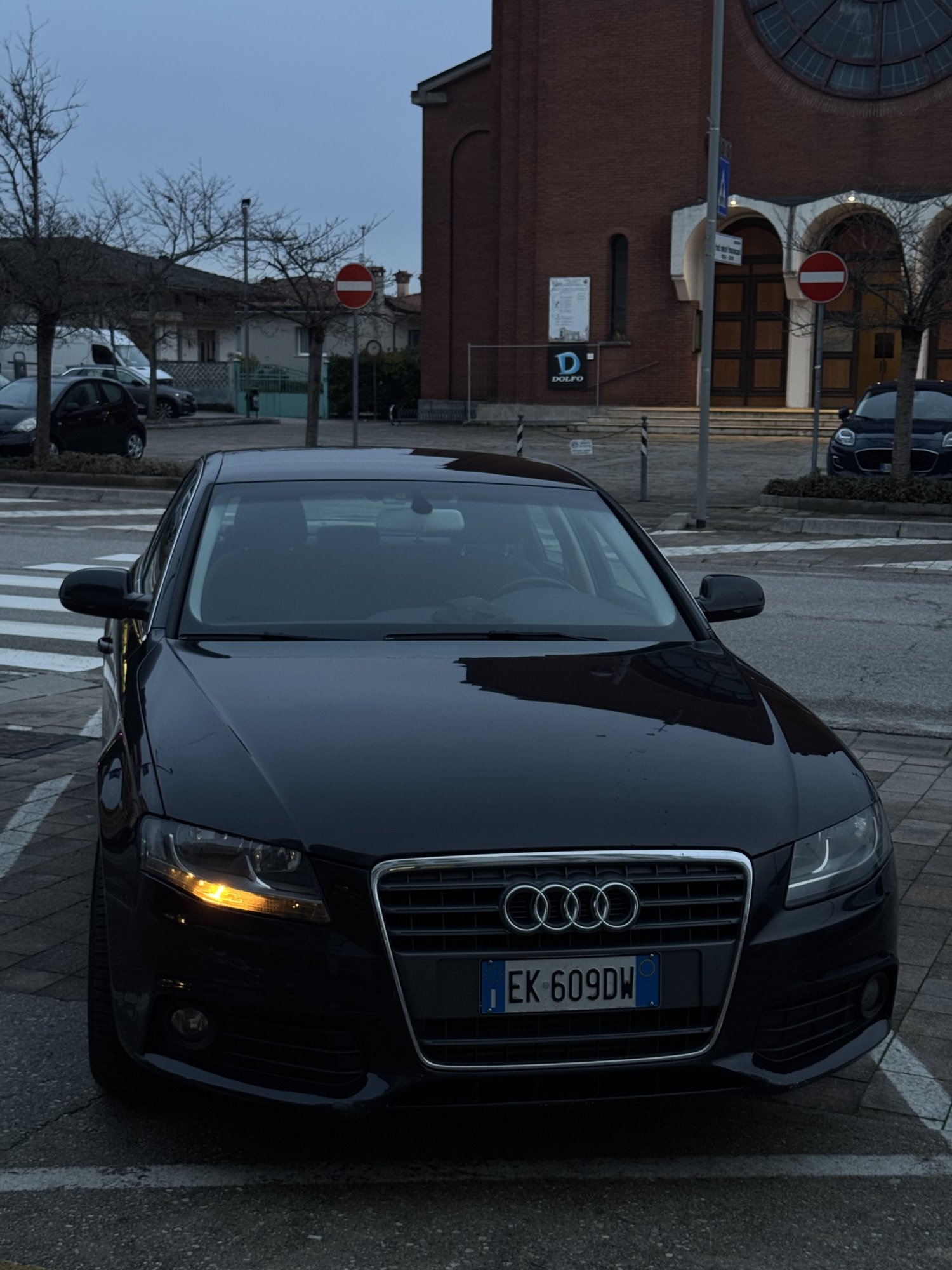 Numer rejestracyjny EK609DW posiada AUDI A4 4a serie