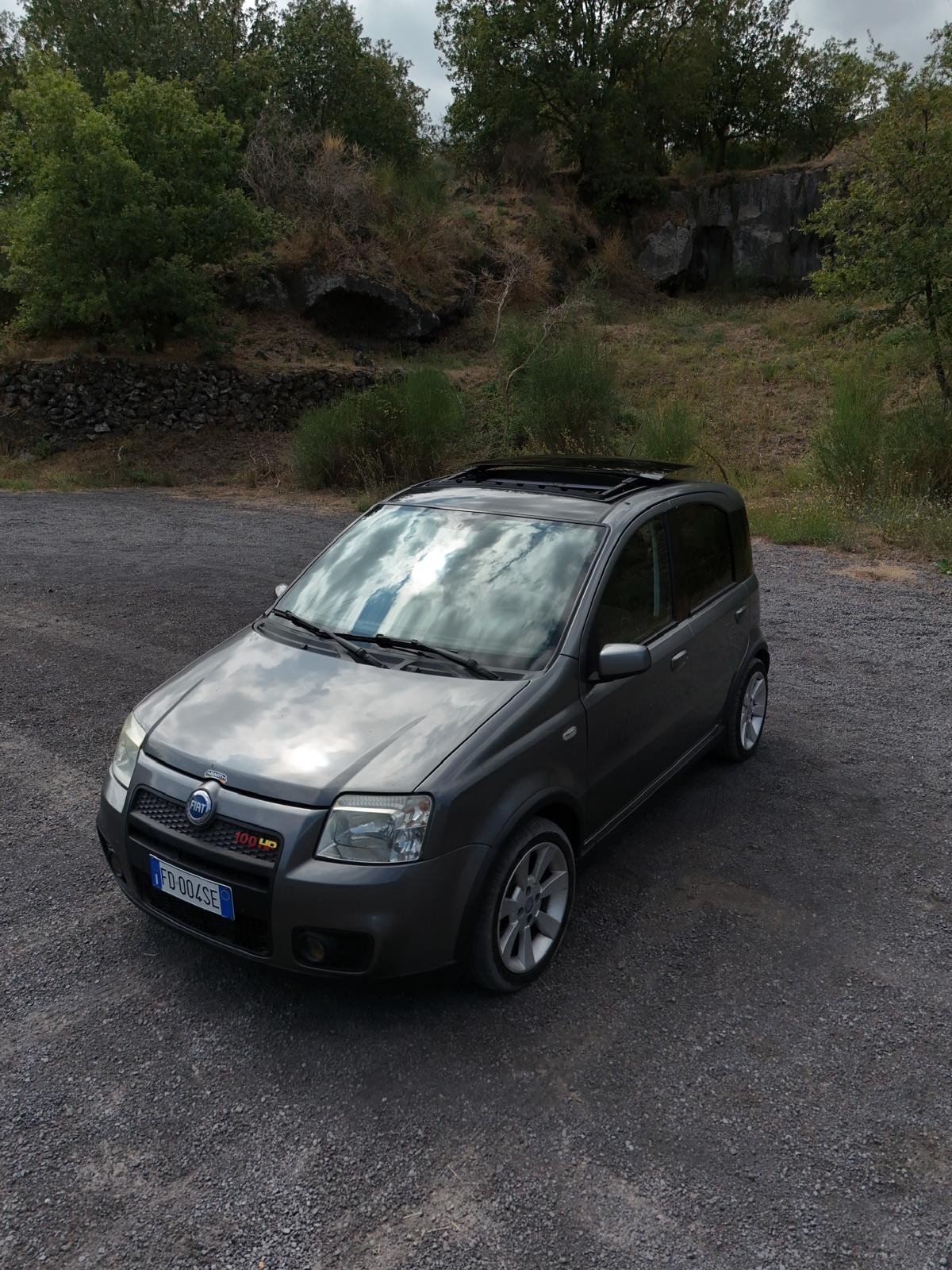 Numer rejestracyjny FD004SE posiada FIAT Panda 2a serie