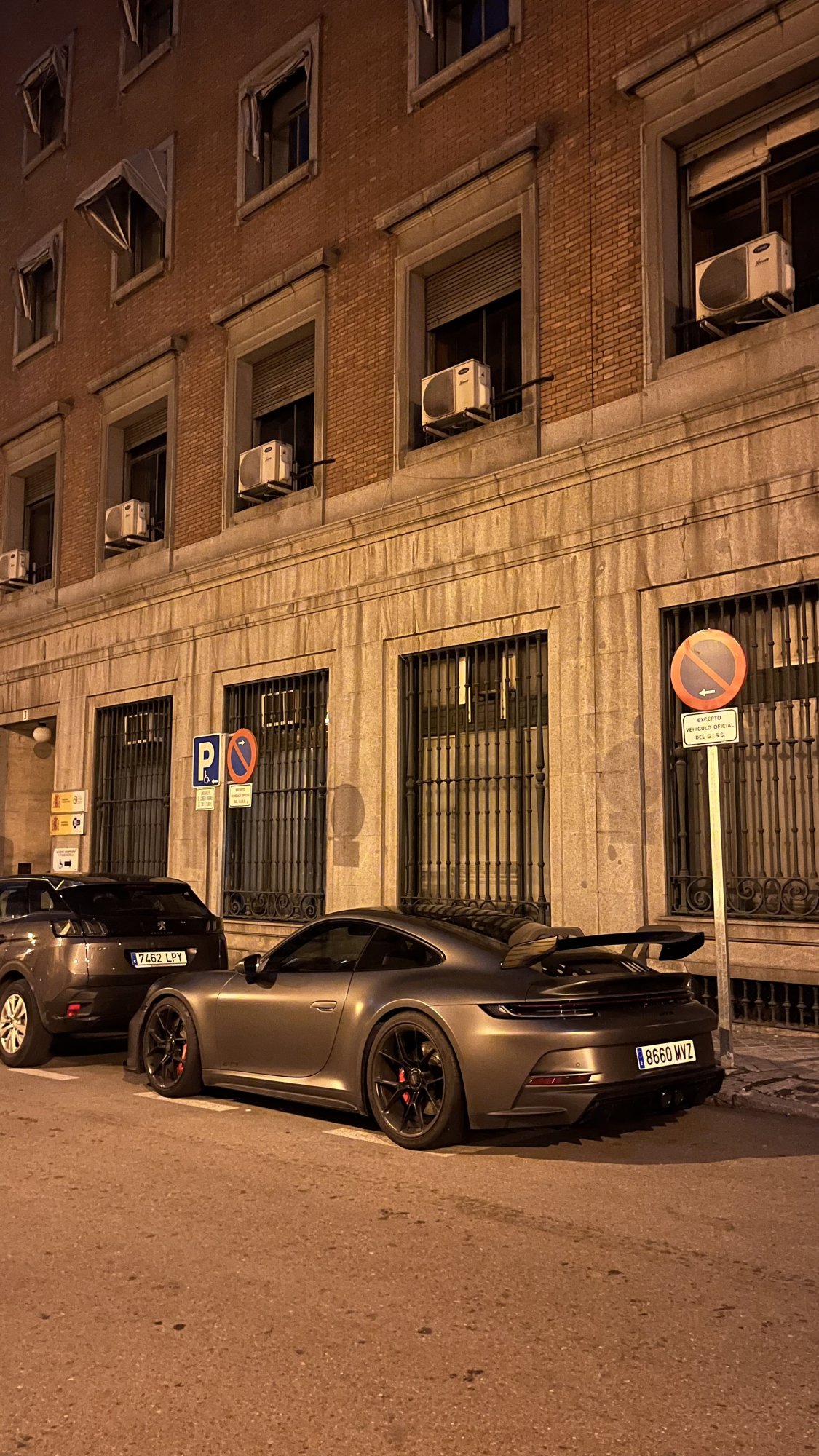 Numer rejestracyjny 8660MVZ posiada PORSCHE 911