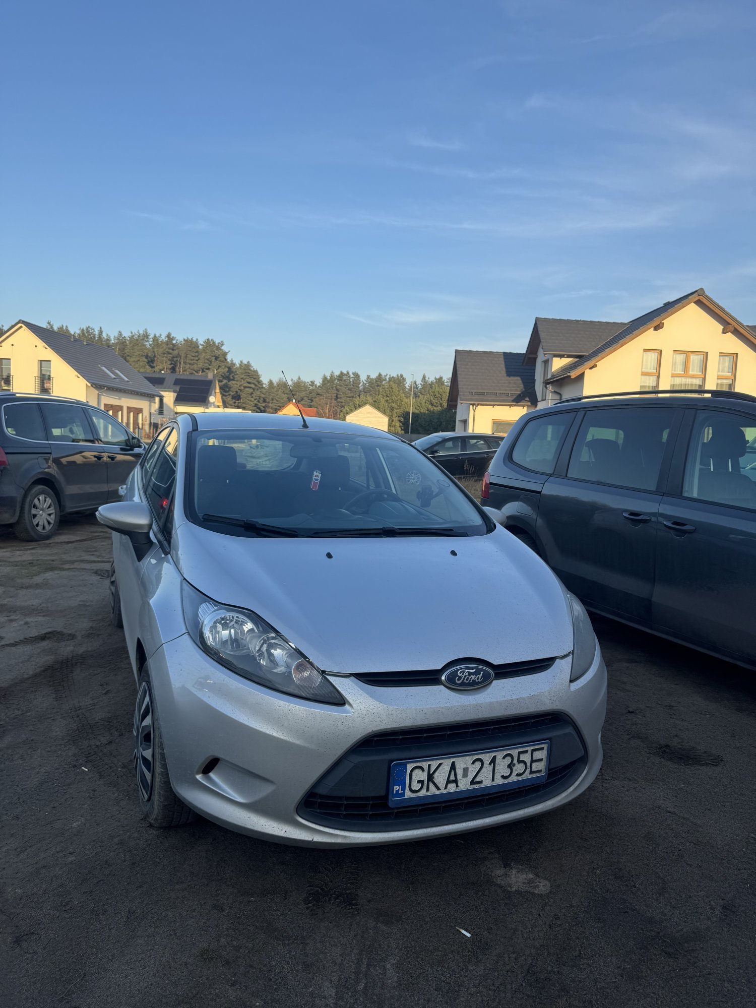 Numer rejestracyjny GKA 2135E posiada FORD FIESTA - GKA2135E