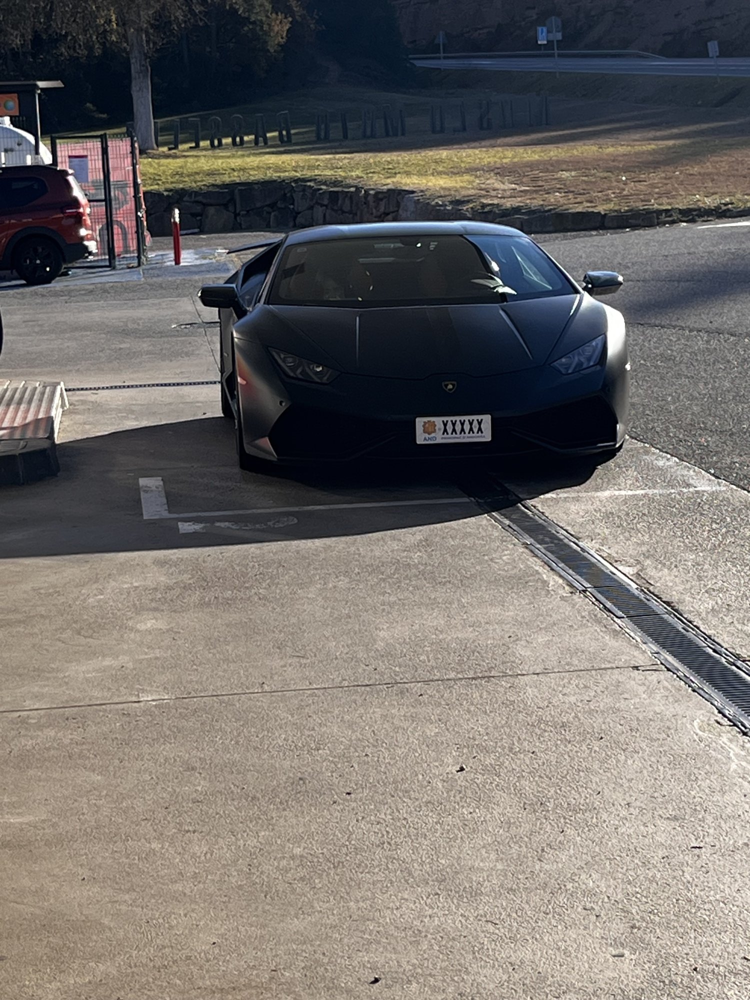 Numer rejestracyjny XXXXX posiada Lamborghini 