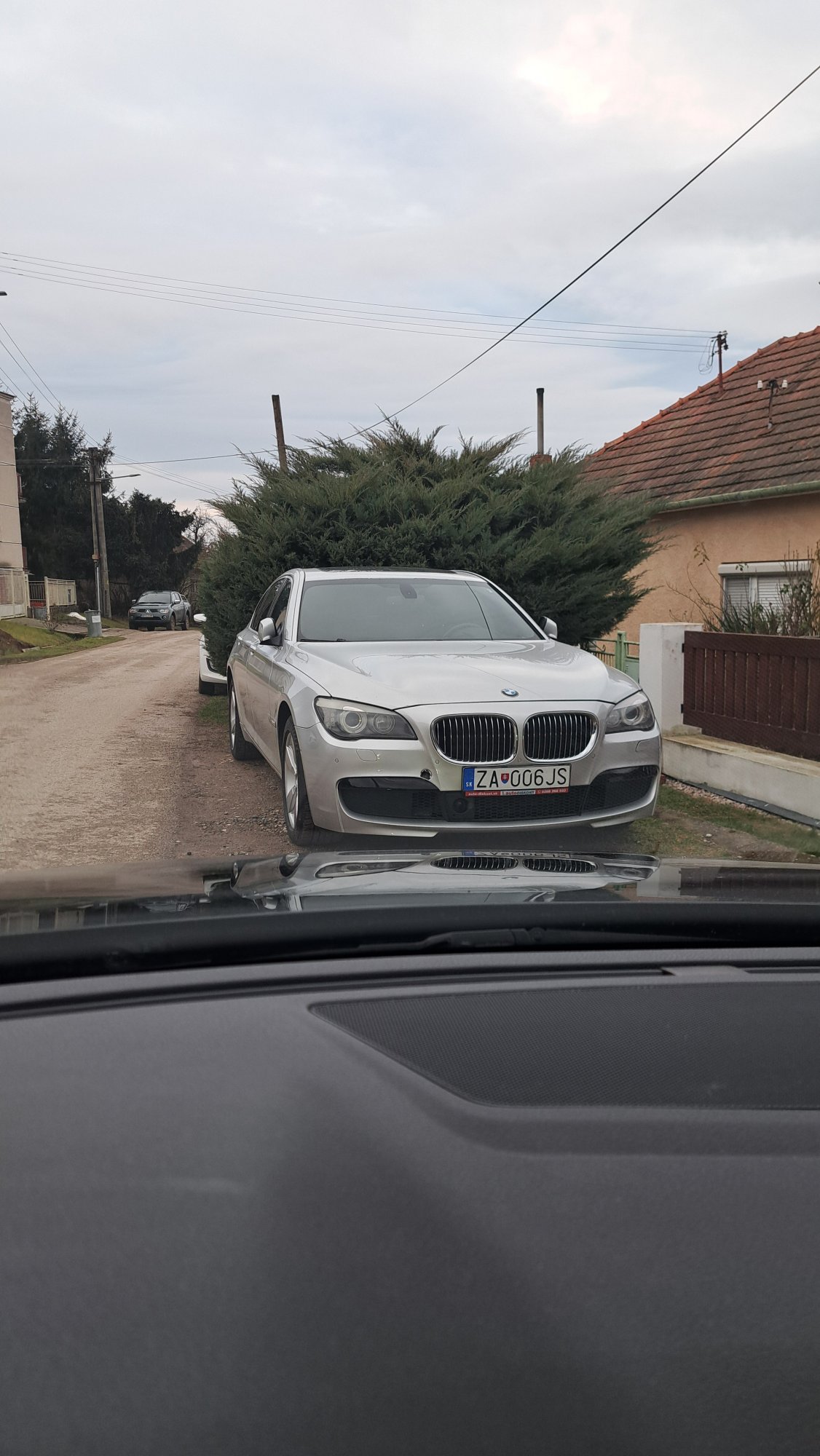Numer rejestracyjny ZA0606JS posiada BMW 