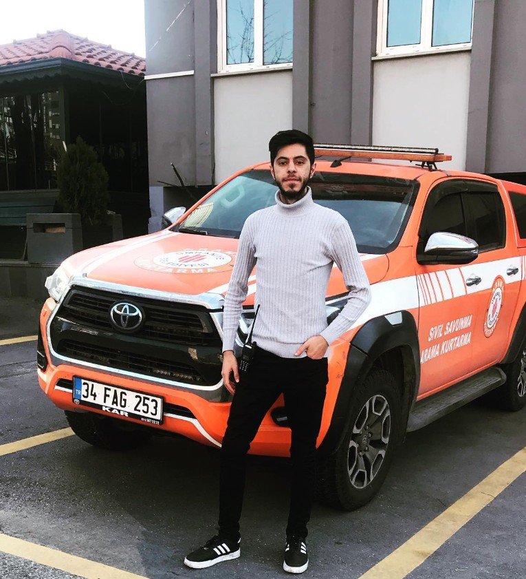 Numer rejestracyjny 34FAG253 posiada Toyota Hilux