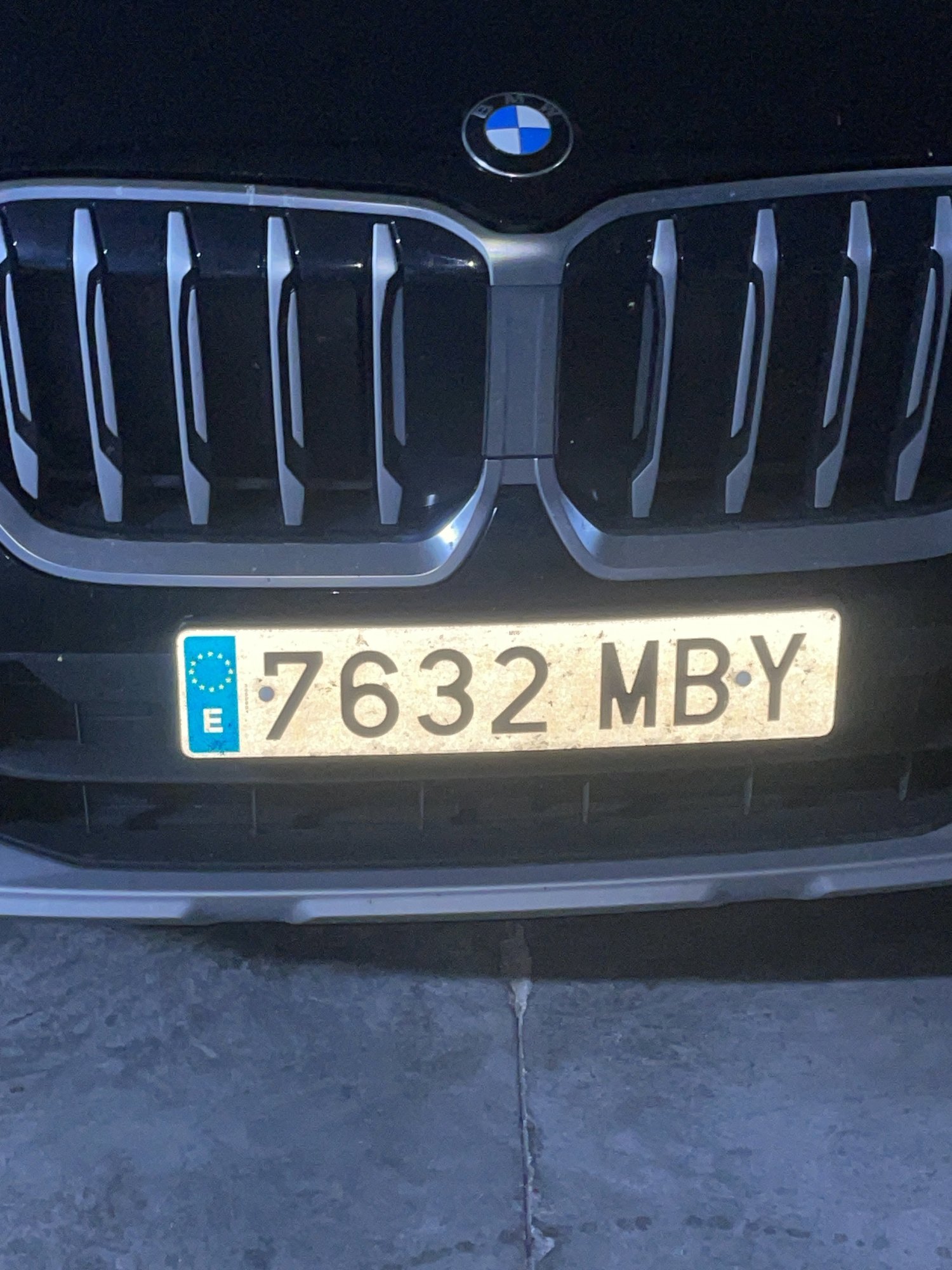 Numer rejestracyjny 7632MBY posiada BMW X1