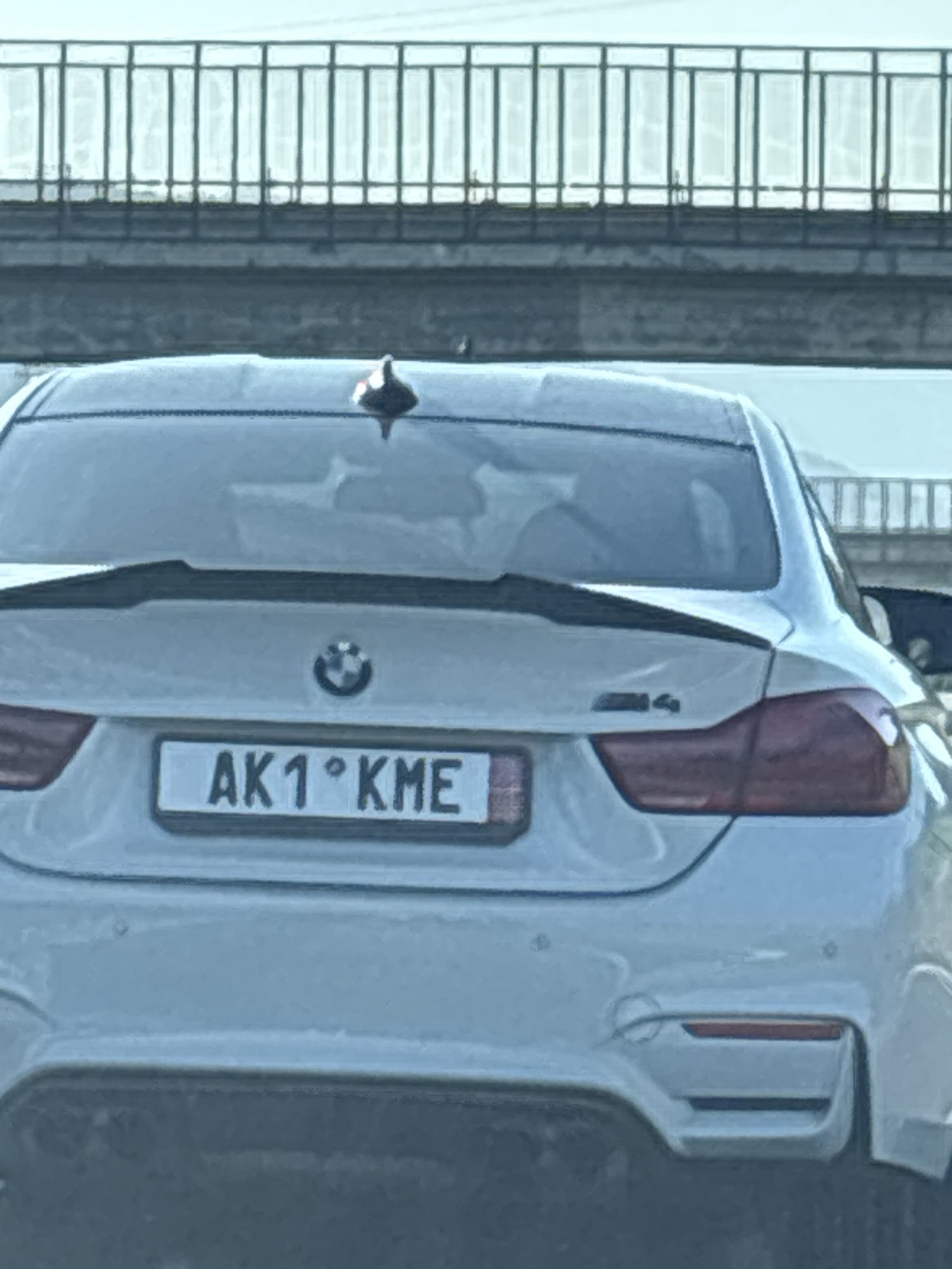 Numer rejestracyjny AK1KME posiada BMW M4