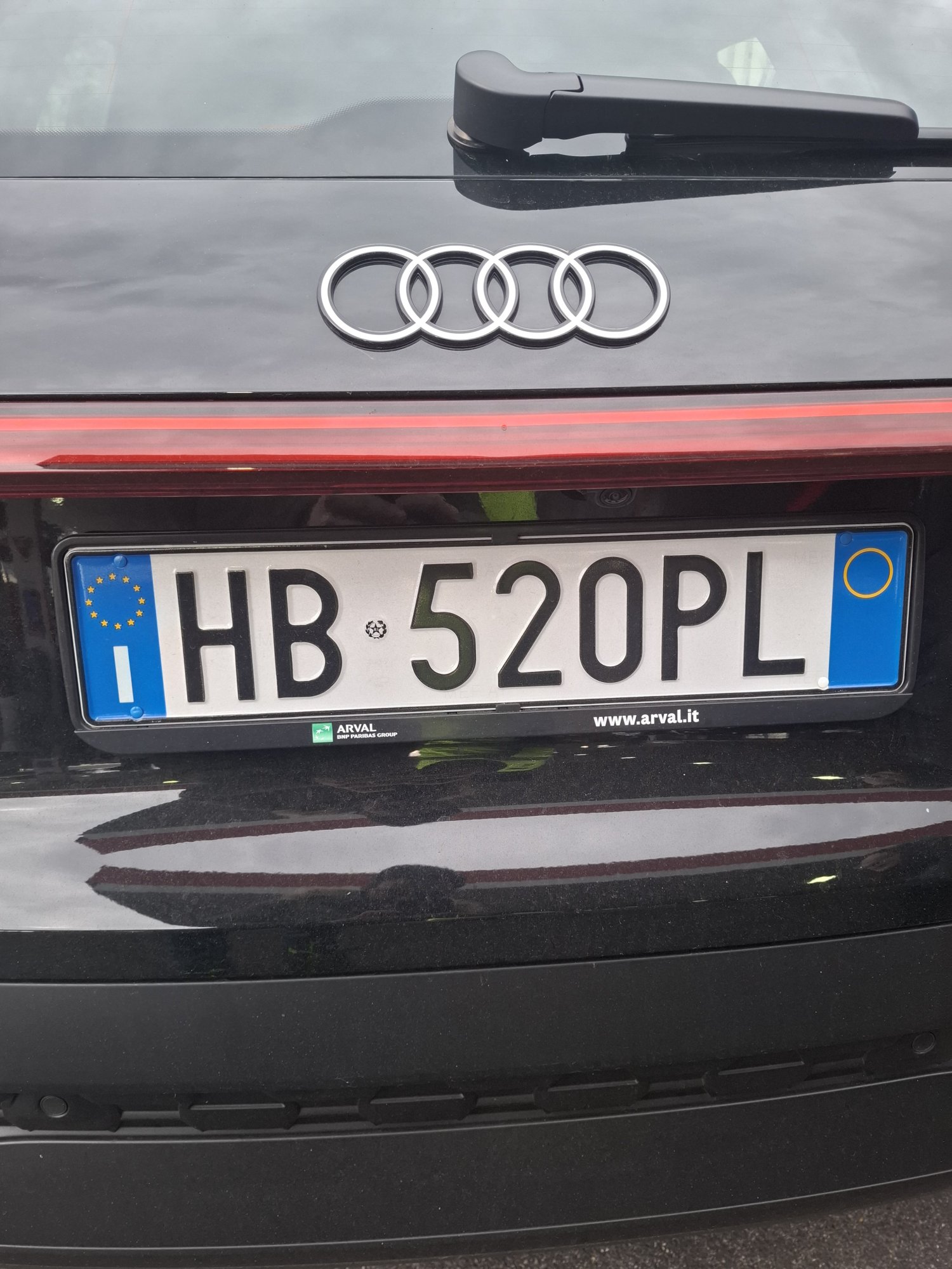 Numer rejestracyjny HB520PL posiada Audi 