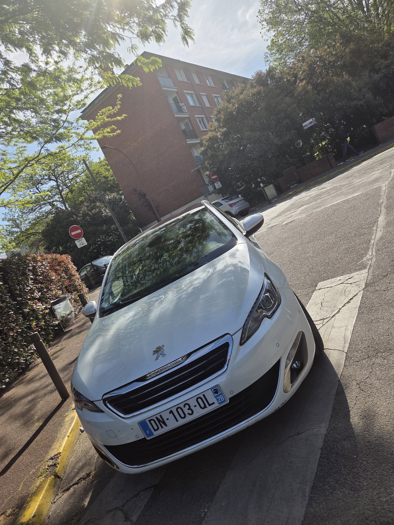 Le numéro d’enregistrement DN103QL a PEUGEOT 308