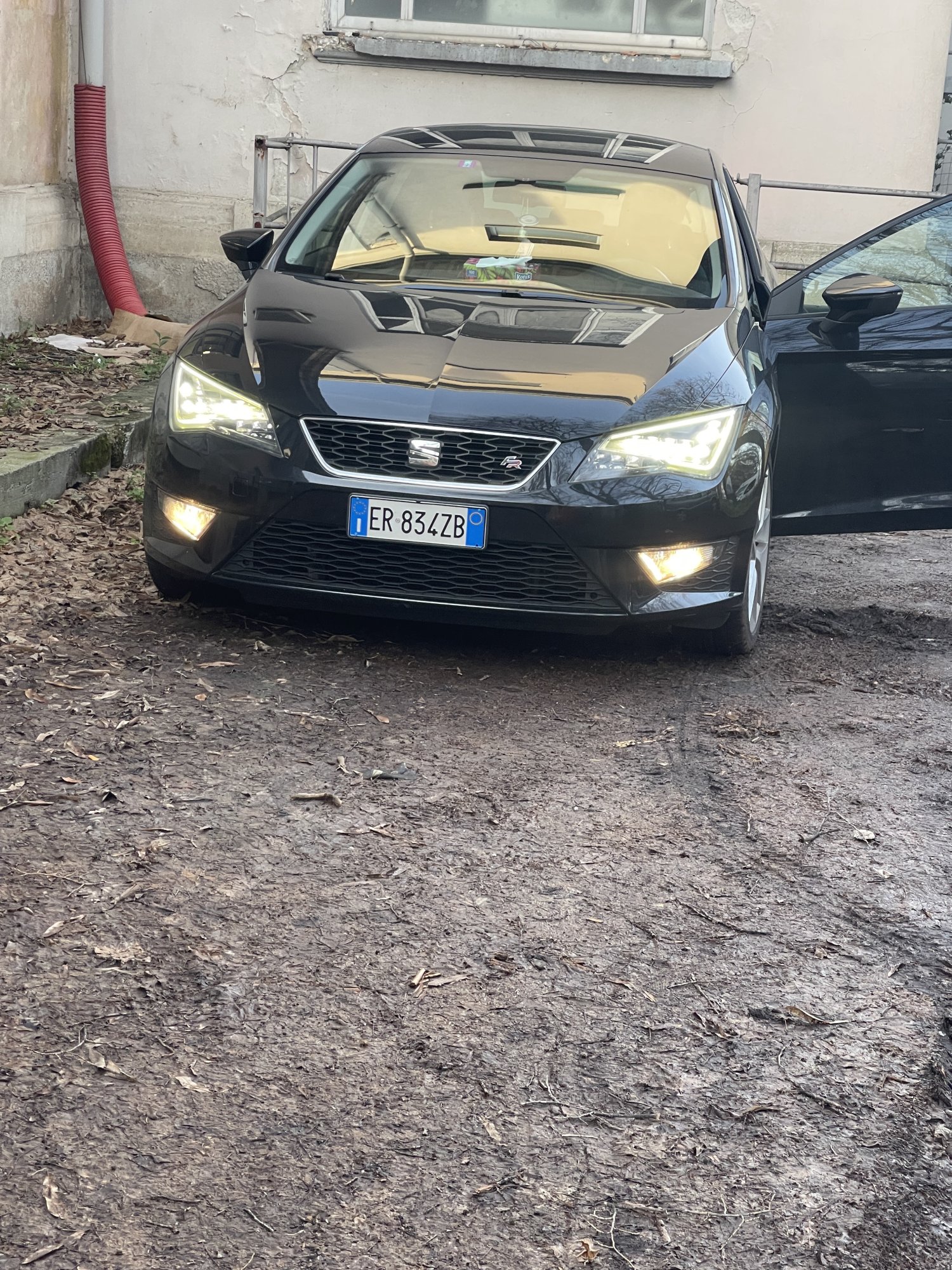 Numer rejestracyjny ER834ZB posiada SEAT Leon 3a serie