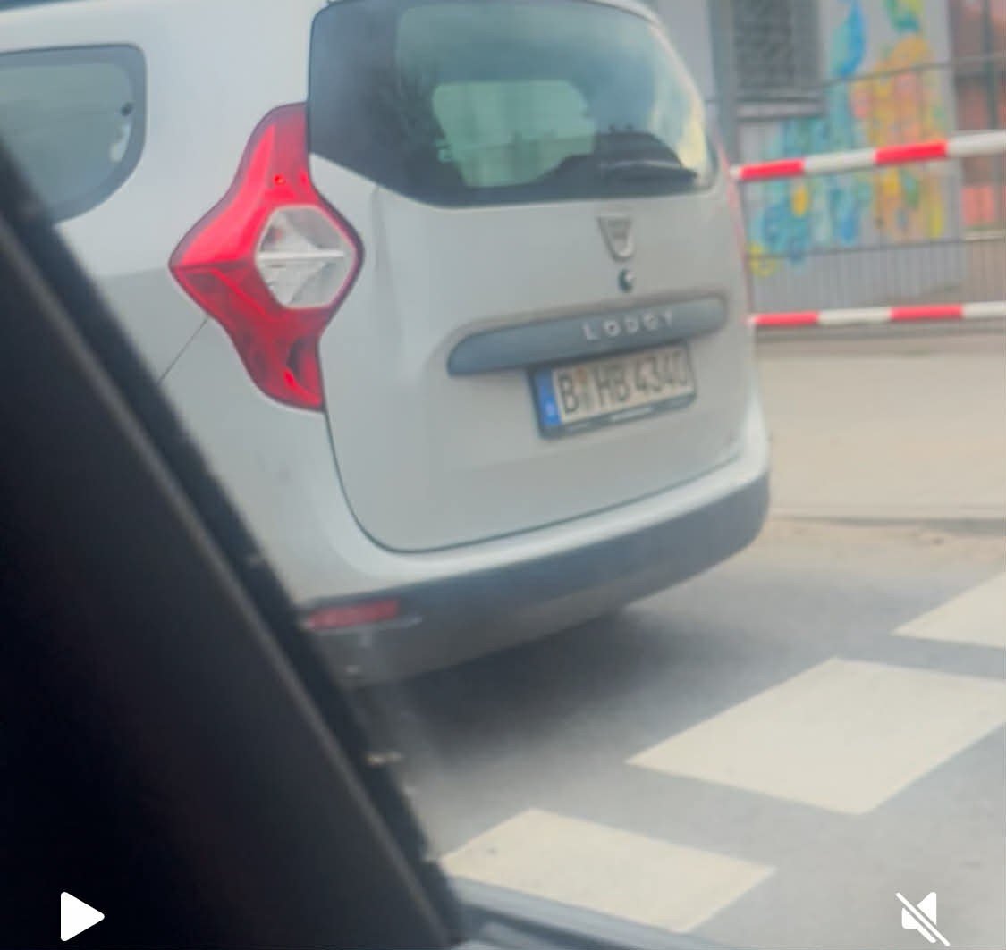 Numer rejestracyjny BHHB4344 posiada Dacia Lodgy