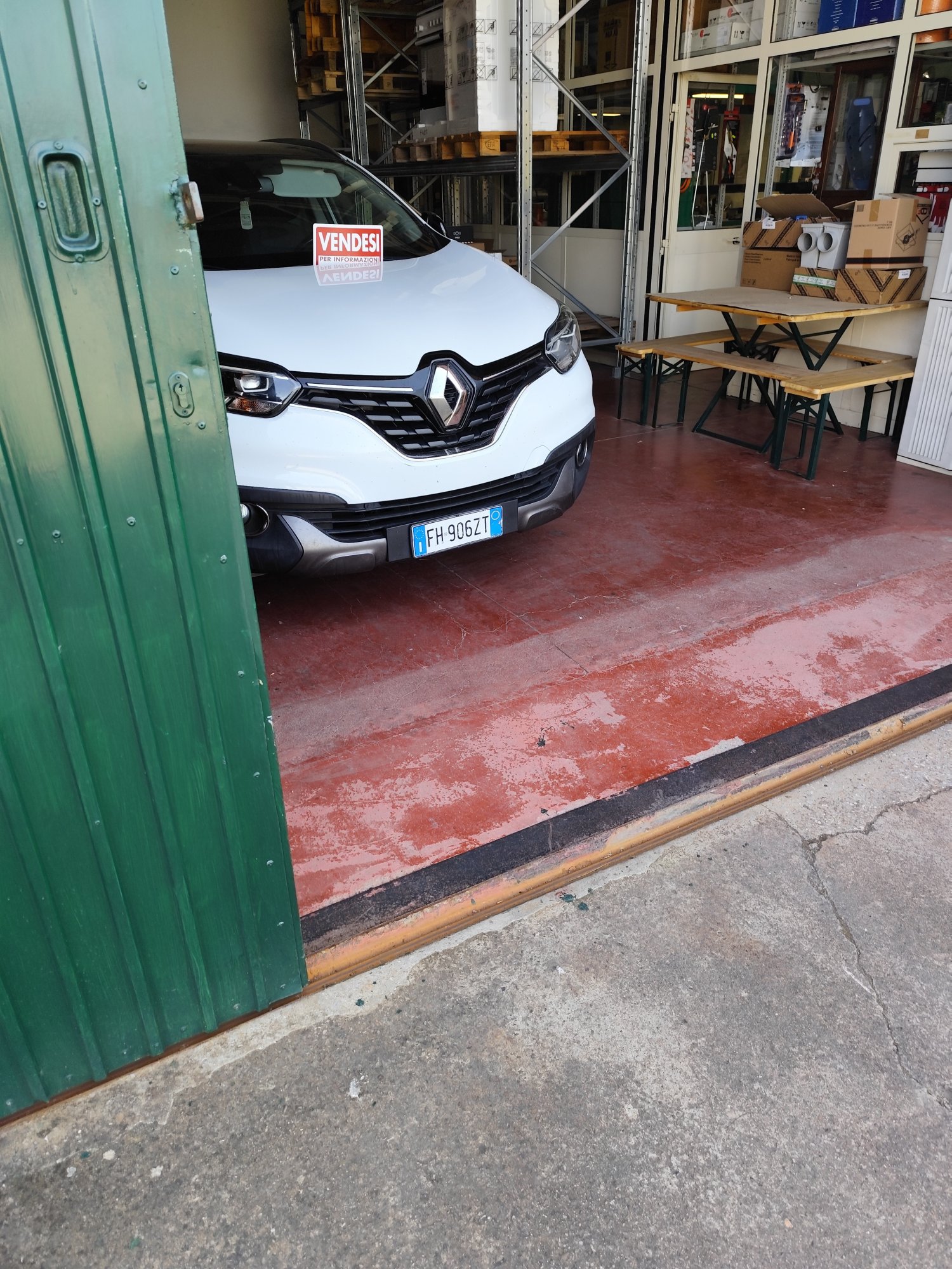 Numer rejestracyjny FH906ZT posiada RENAULT KADJAR