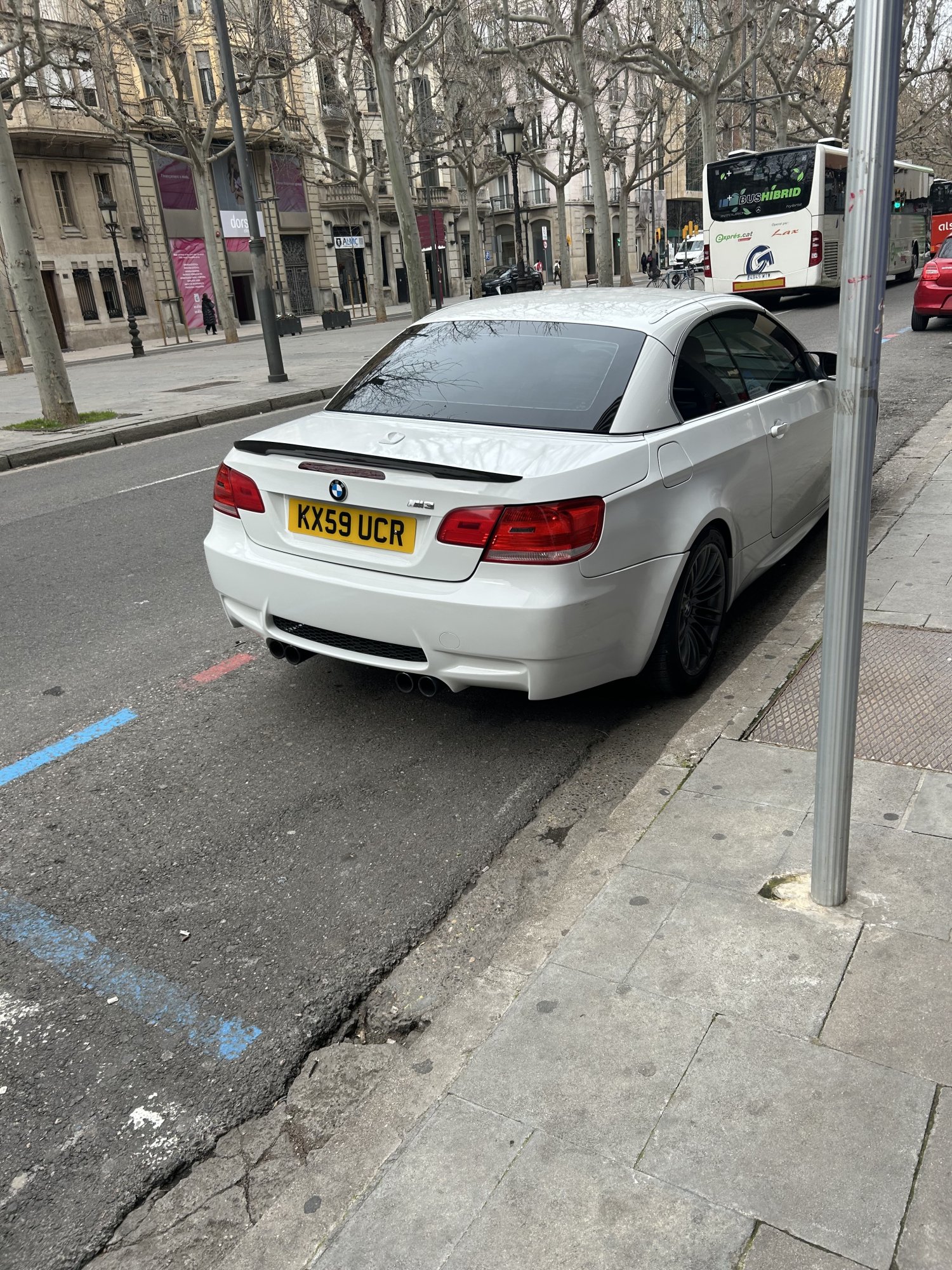 Numer rejestracyjny KX59UCR posiada BMW 