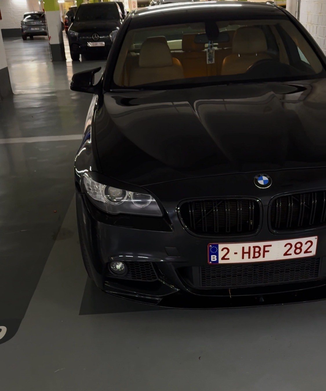 Numer rejestracyjny 2HBF282 posiada BMW 