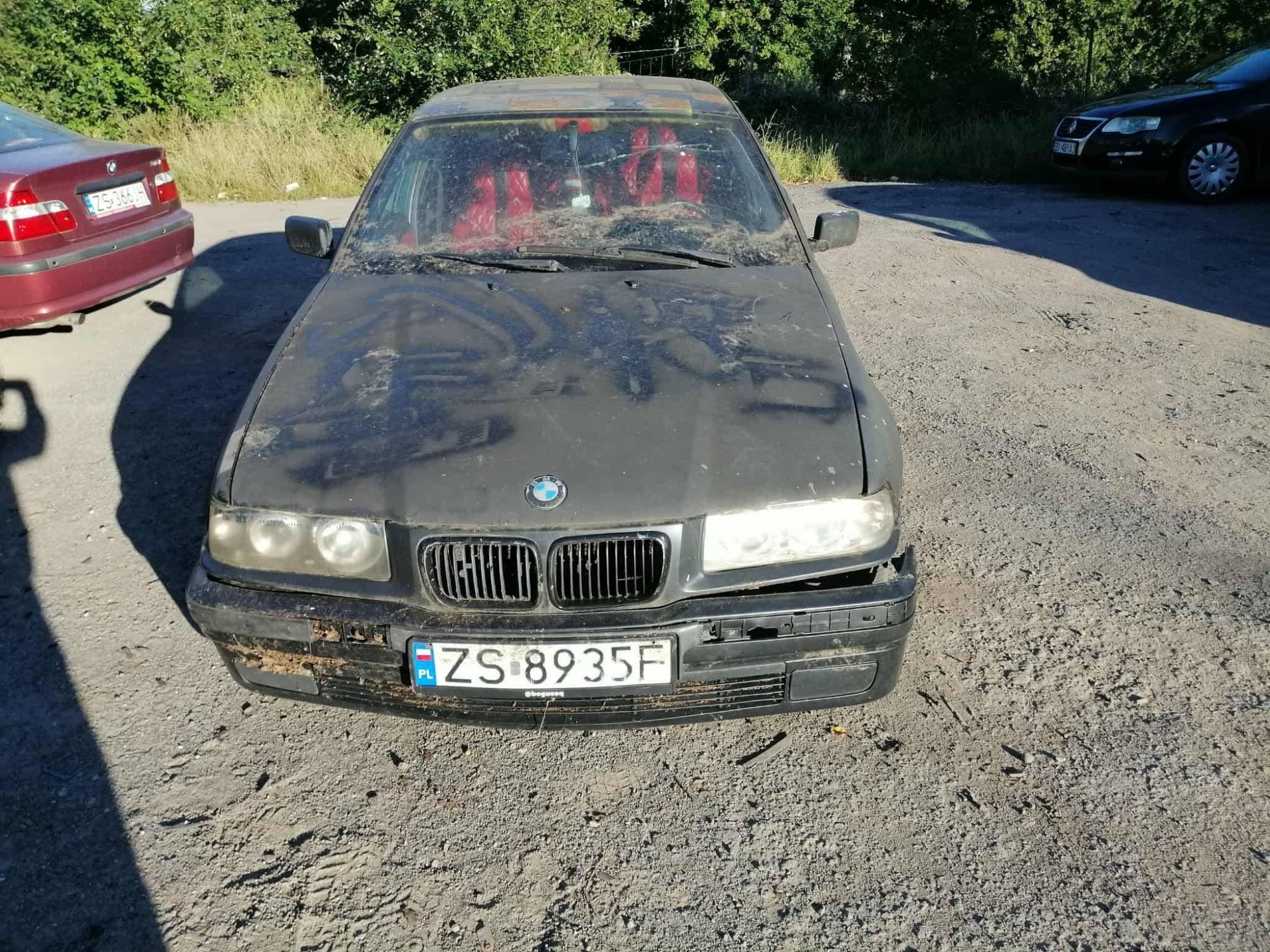 Numer rejestracyjny ZS 8935F posiada BMW 318 I - ZS8935F