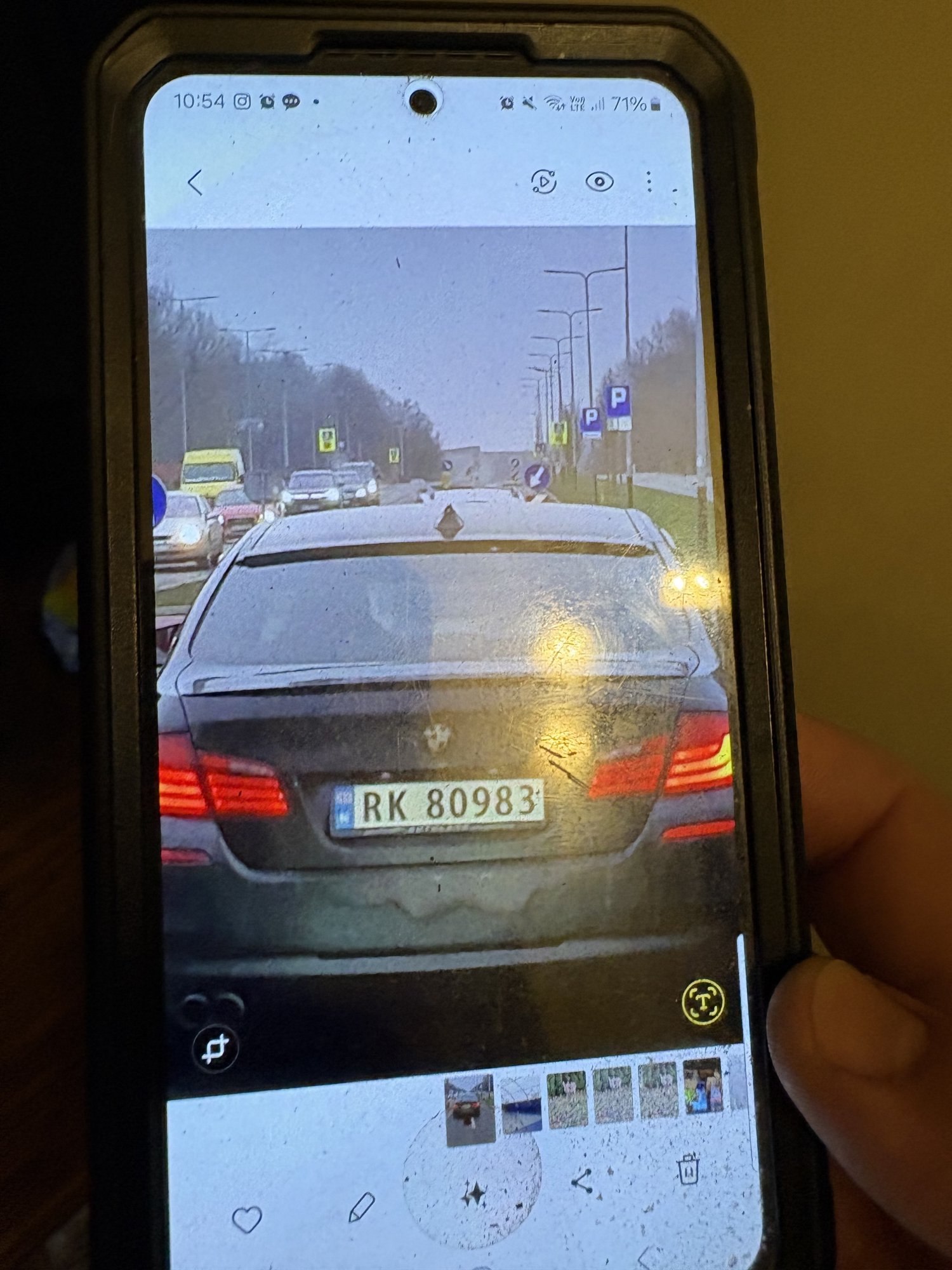 Numer rejestracyjny RK80983 posiada BMW 520D 5B