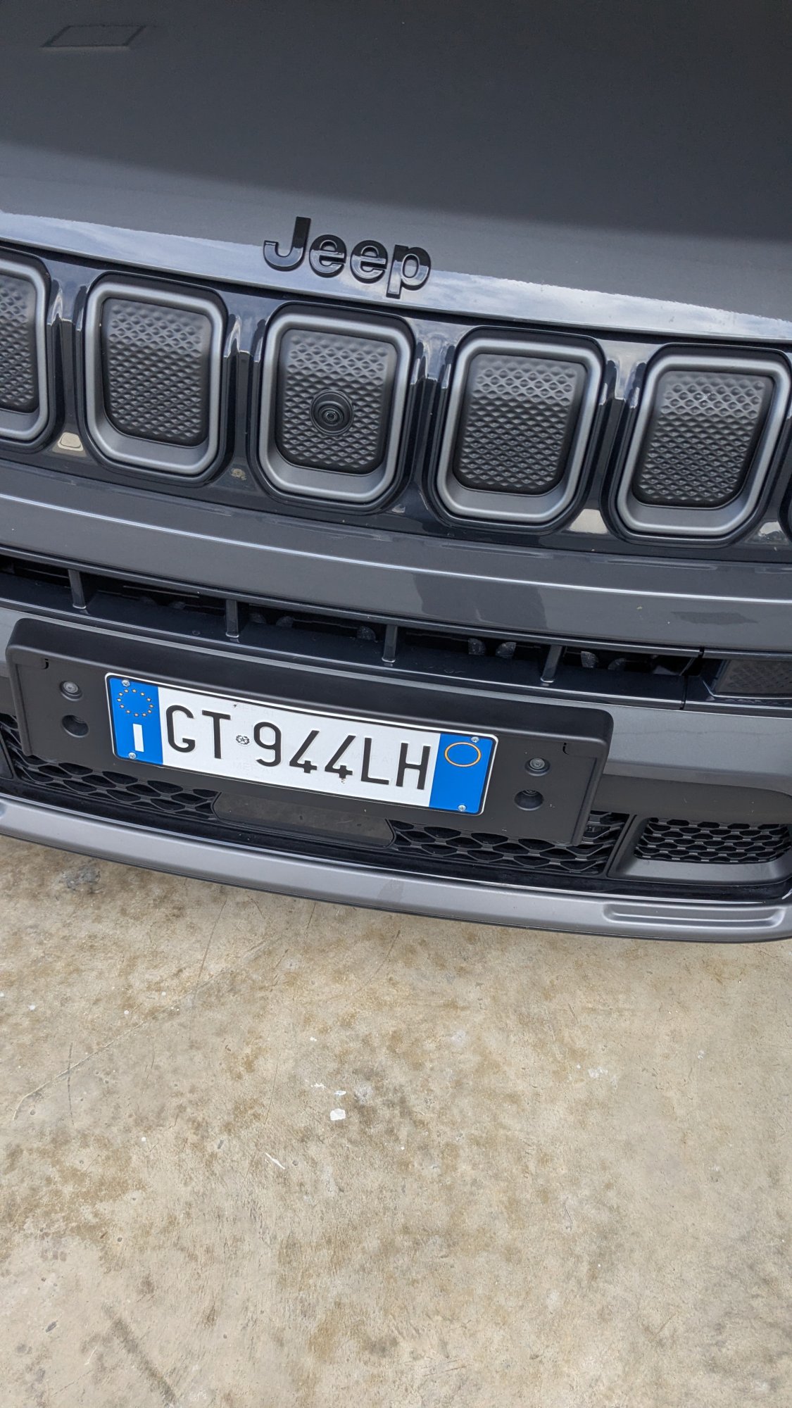 Numer rejestracyjny GT944LH posiada Jeep 