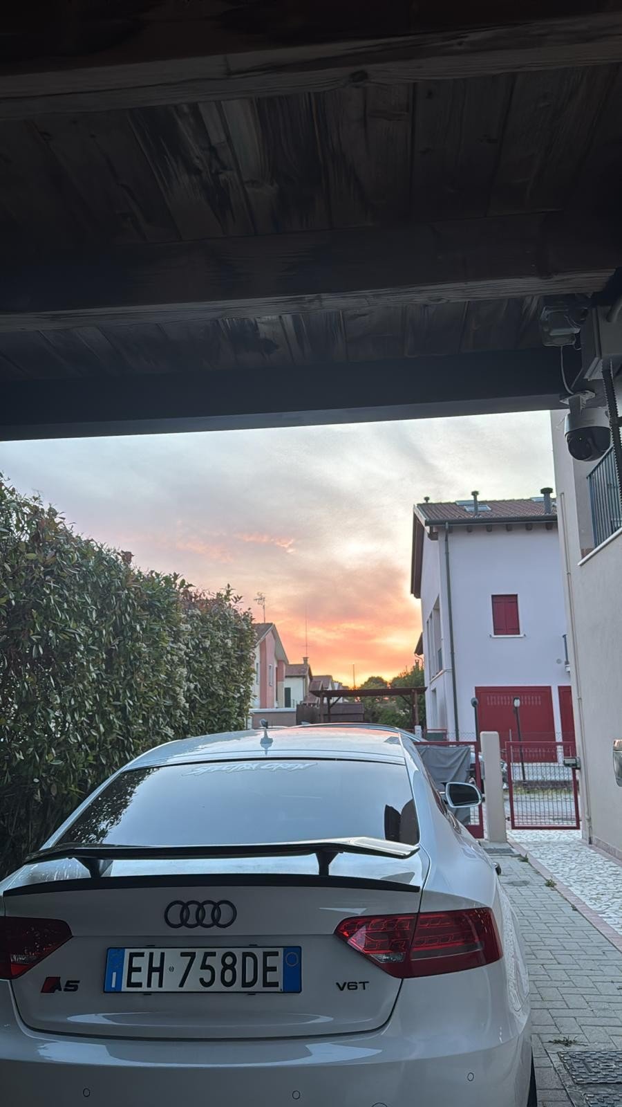 O número de registro EH758DE tem AUDI AUDI A5