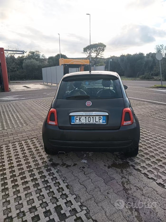 Numer rejestracyjny FK101LP posiada FIAT 500
