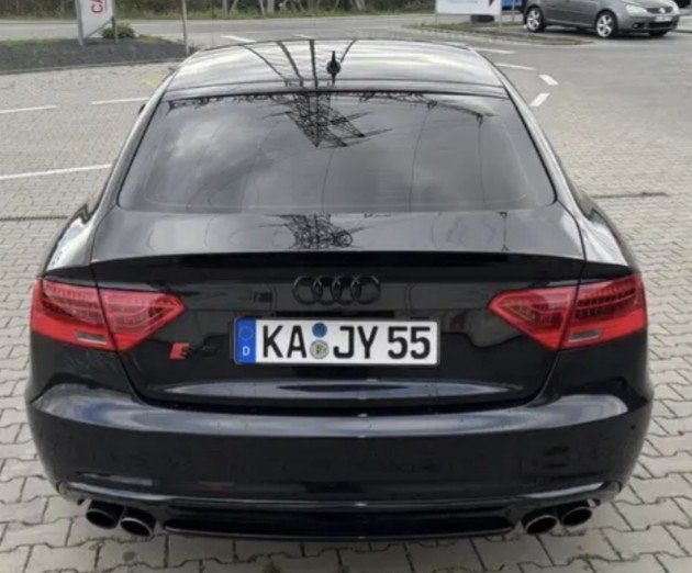 Numer rejestracyjny KAJY55 posiada Audi 