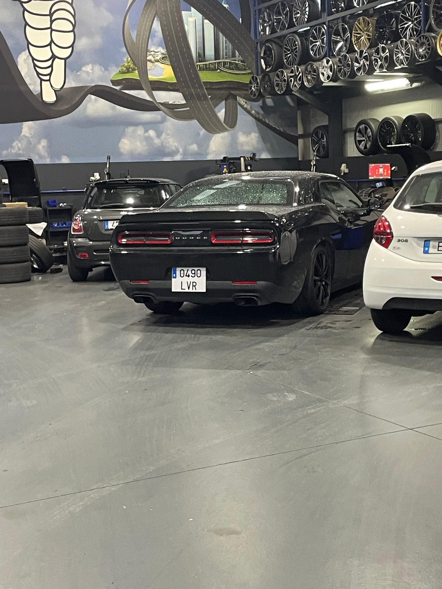 Numer rejestracyjny 0490LVR posiada DODGE CHALLENGER SRT HELICAT