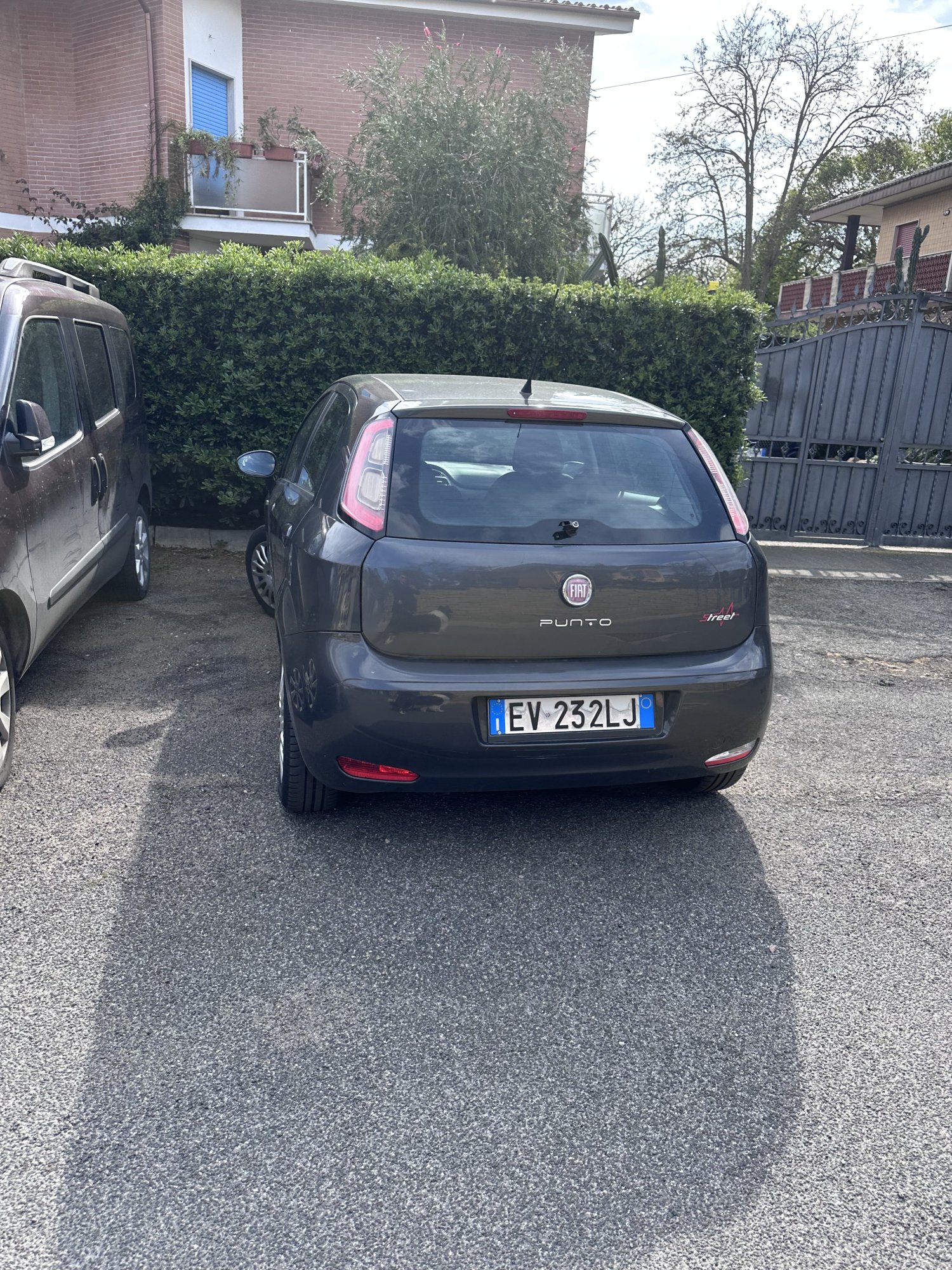 Numer rejestracyjny EV232LJ posiada FIAT Punto 4a serie