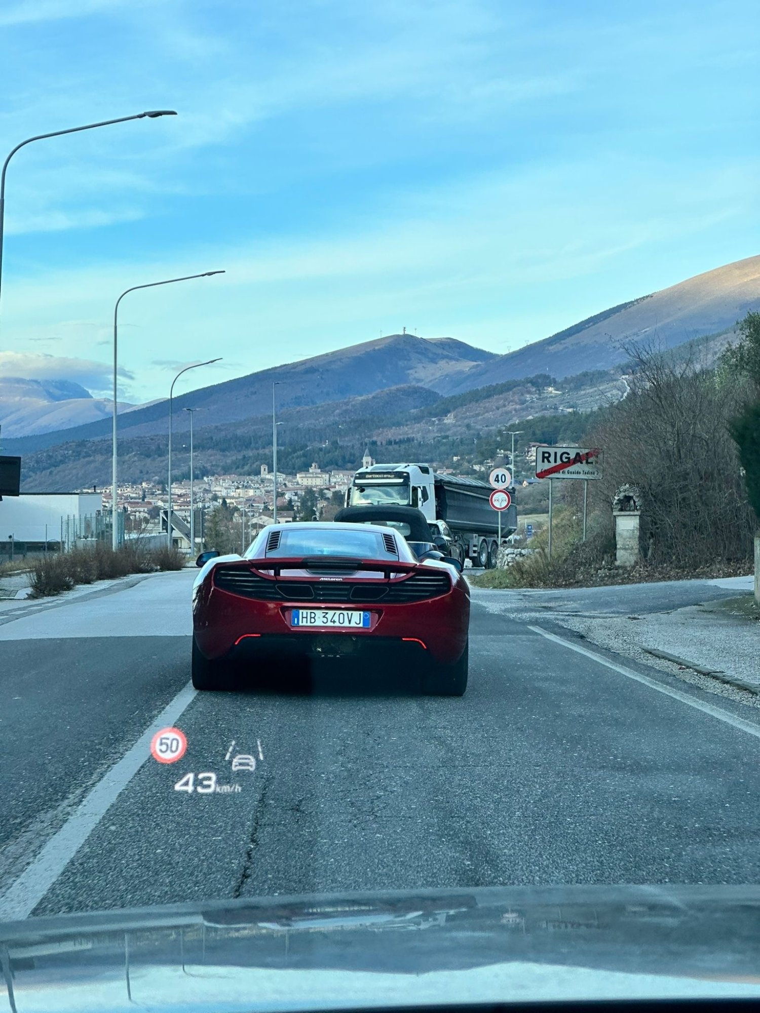 Numer rejestracyjny HB340VJ posiada MCLAREN MP4