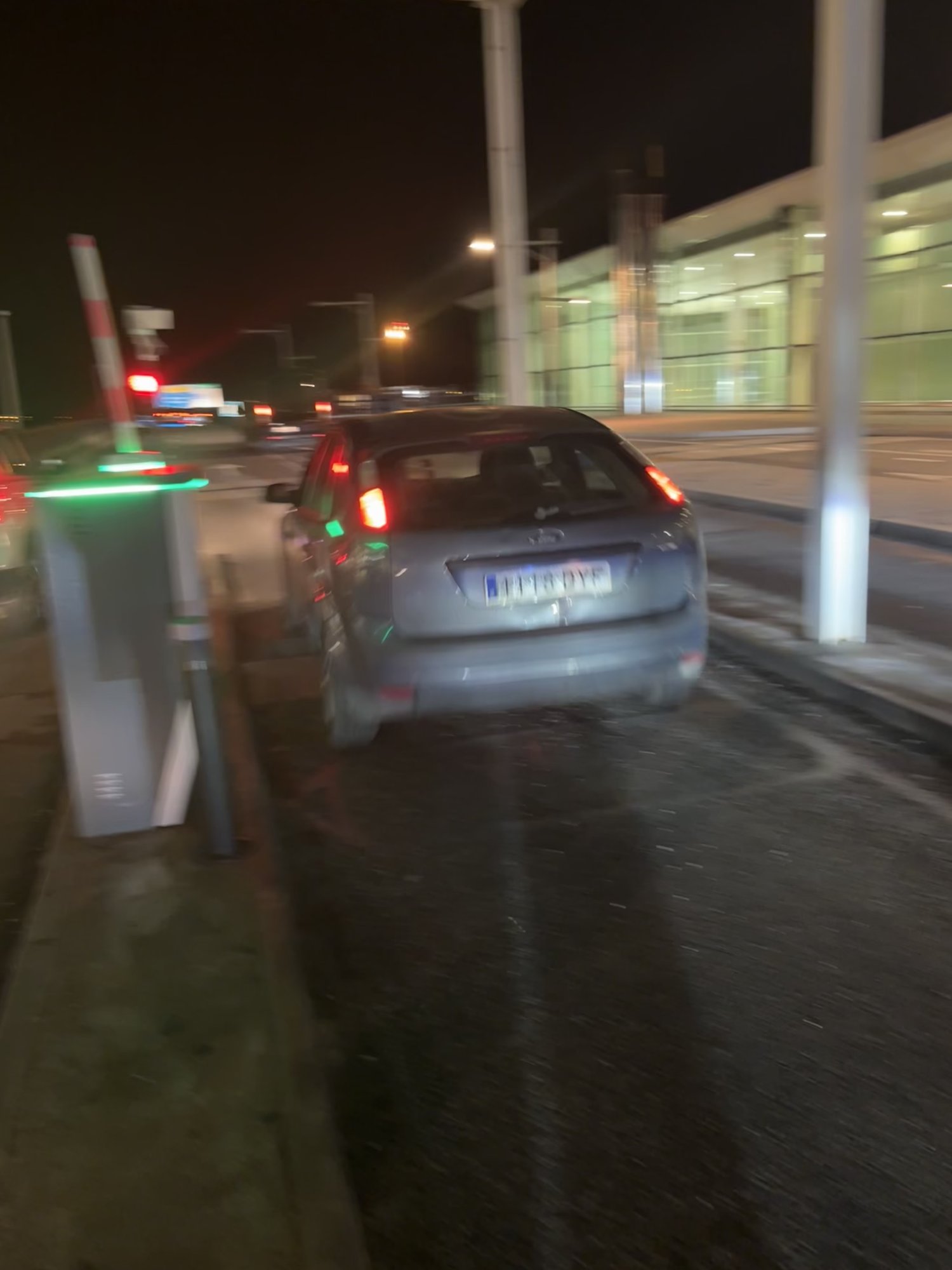 Numer rejestracyjny W9450YF posiada Ford Fiesta