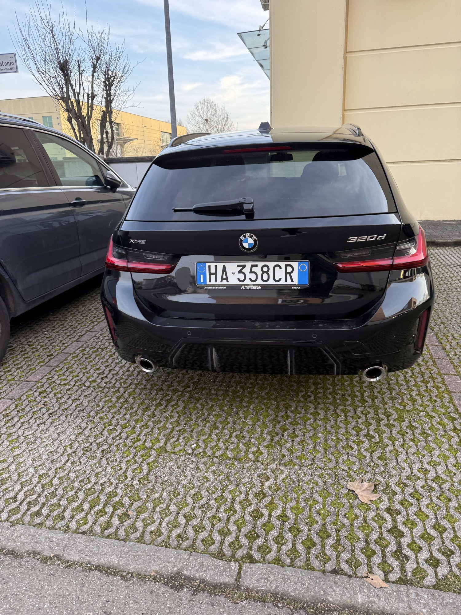 Numer rejestracyjny HA358CR posiada BMW Serie 3