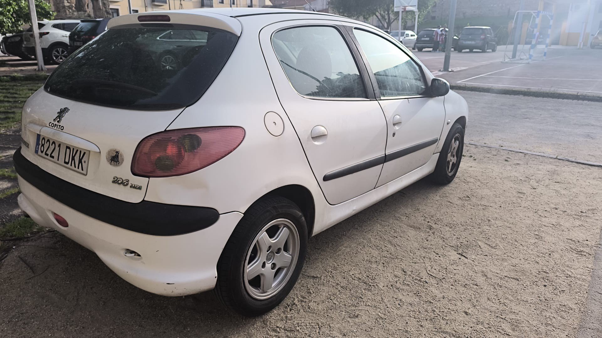 Numer rejestracyjny 8221DKK posiada PEUGEOT 206