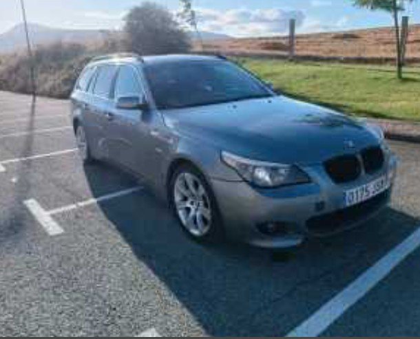 Numer rejestracyjny DU15SXD posiada BMW 5 Series