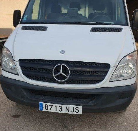 Numer rejestracyjny 8713NJS posiada MERCEDES SPRINTER