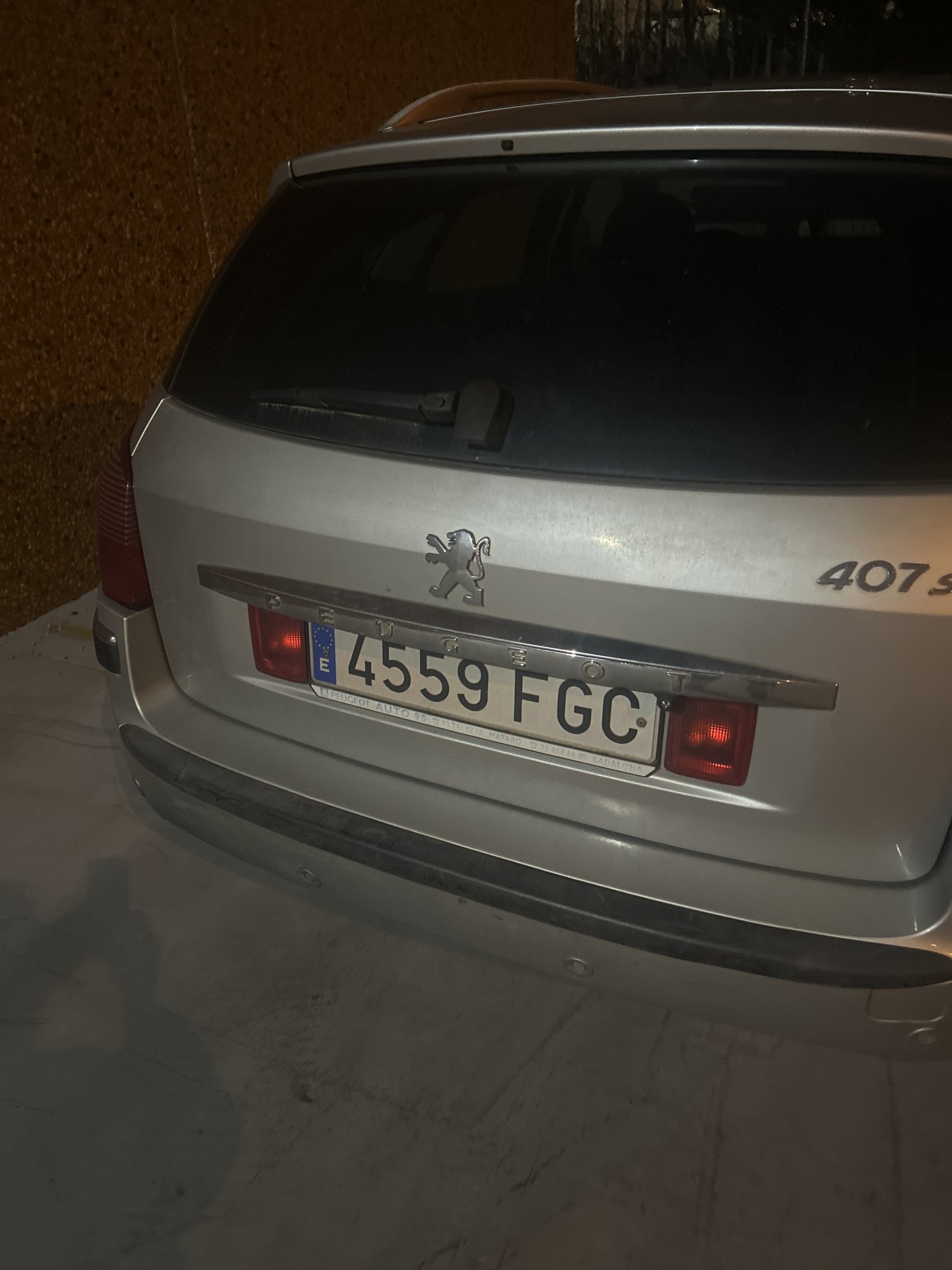 Numer rejestracyjny 4559FGC posiada PEUGEOT 407