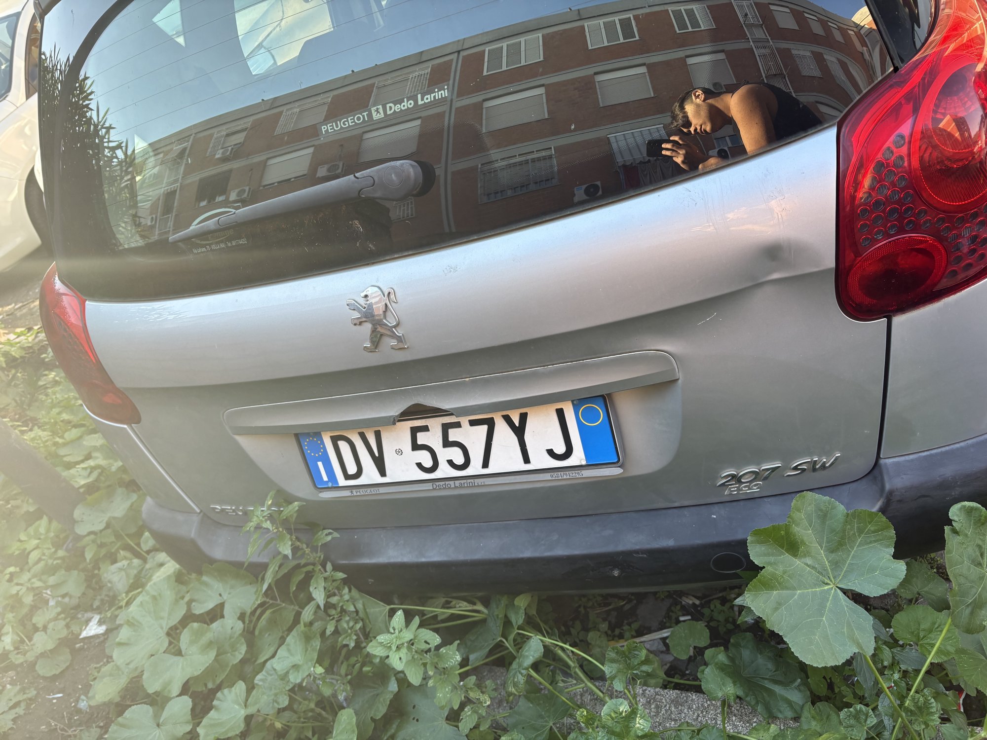 Numer rejestracyjny DV557YJ posiada PEUGEOT 207