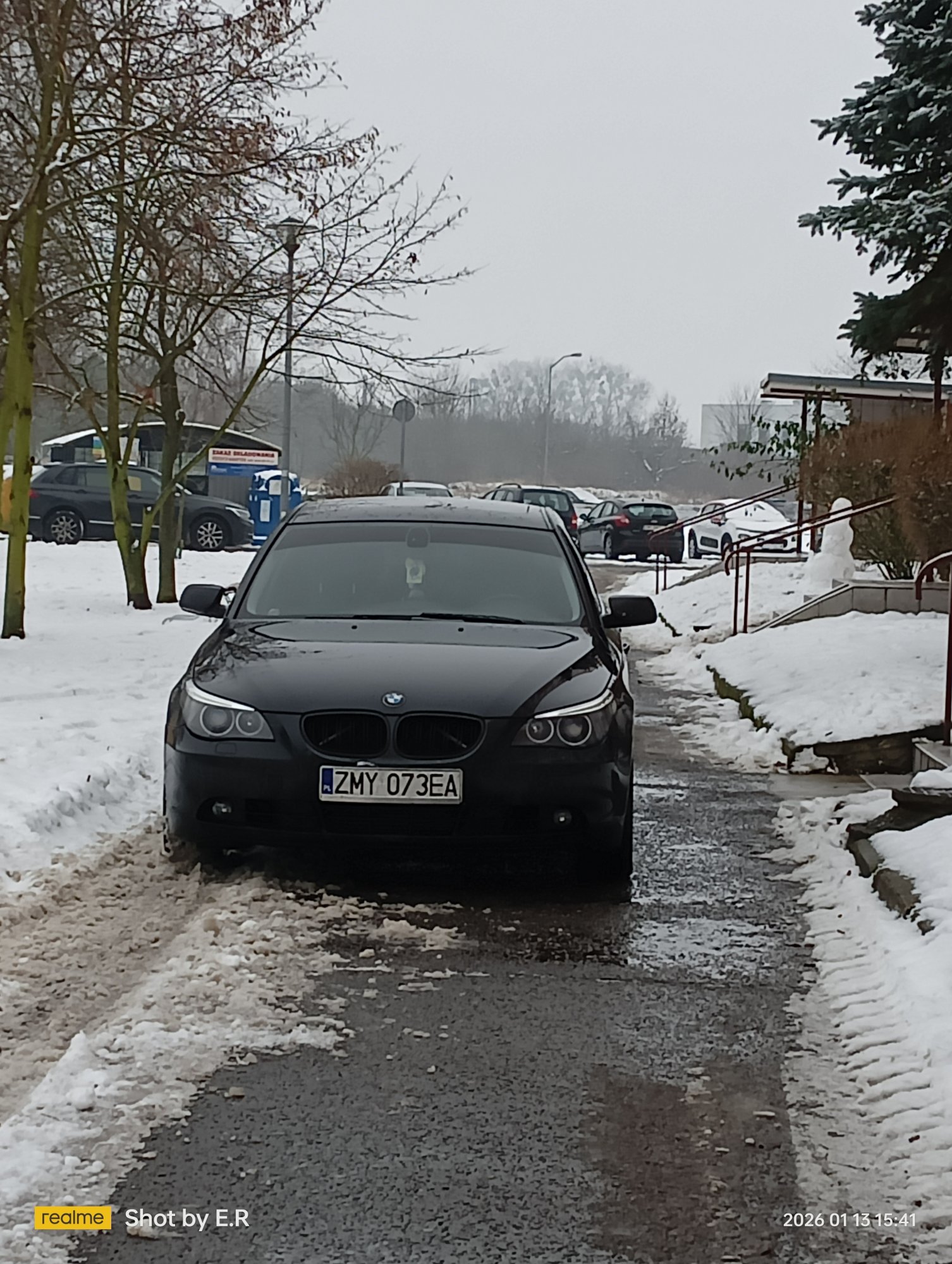 Mistrz parkowania w pojeździe o numerach ZMY073EA